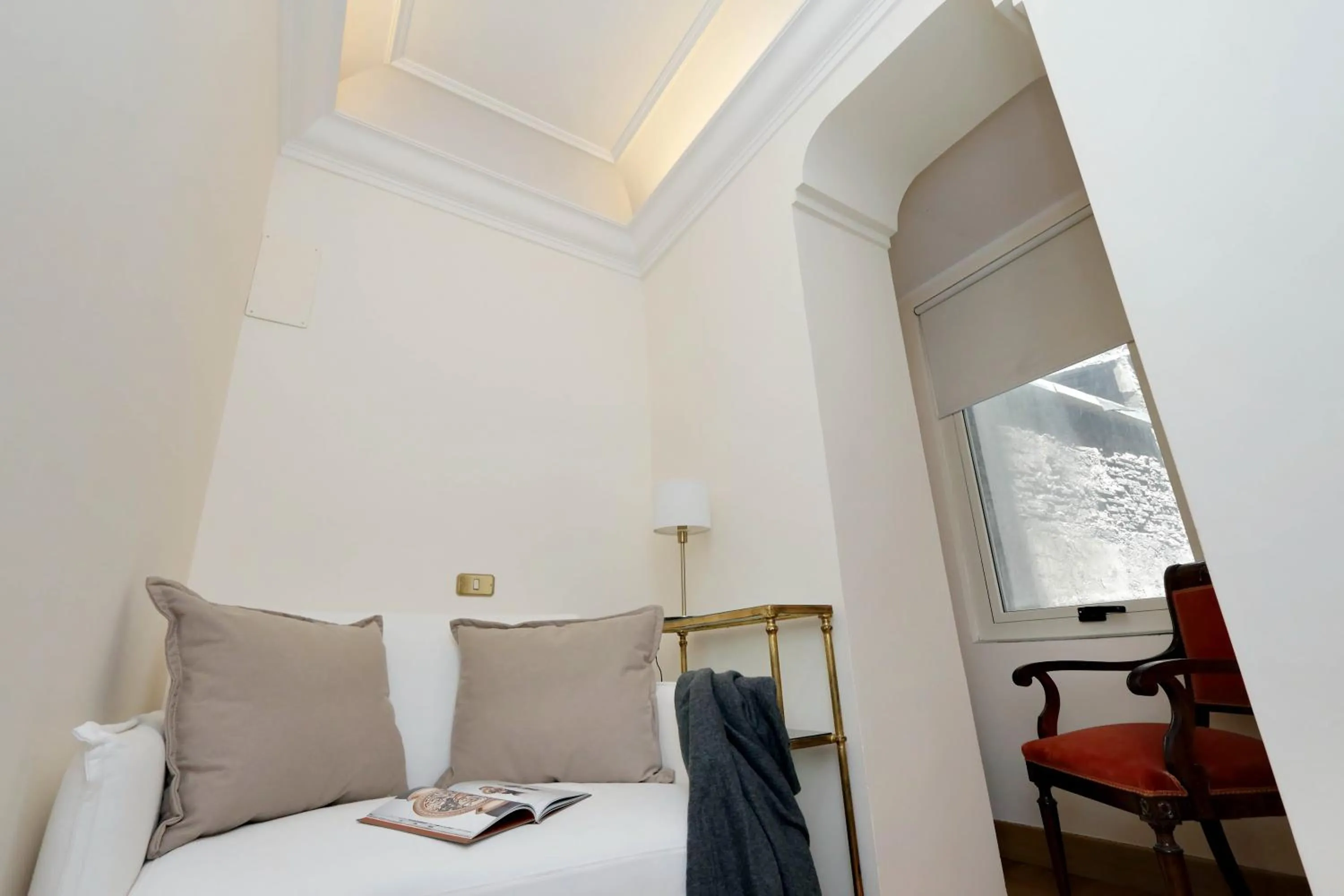 Elegant apartment nearby Trevi Fountain