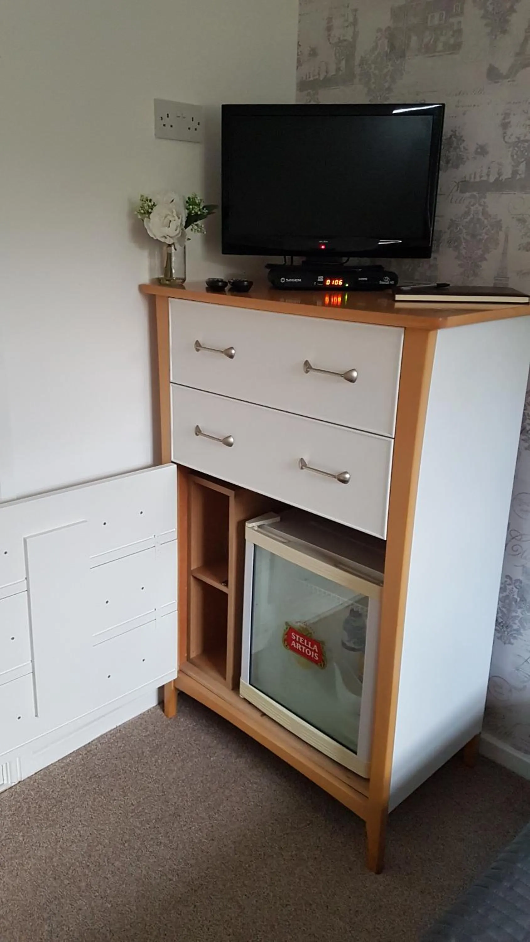 Breakfast in Debonair bnb @33