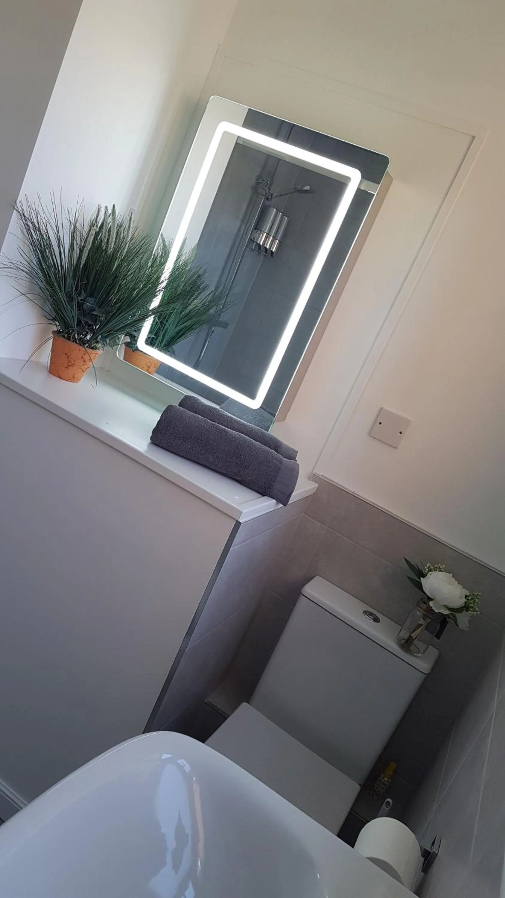 Bathroom, Bed in Debonair bnb @33