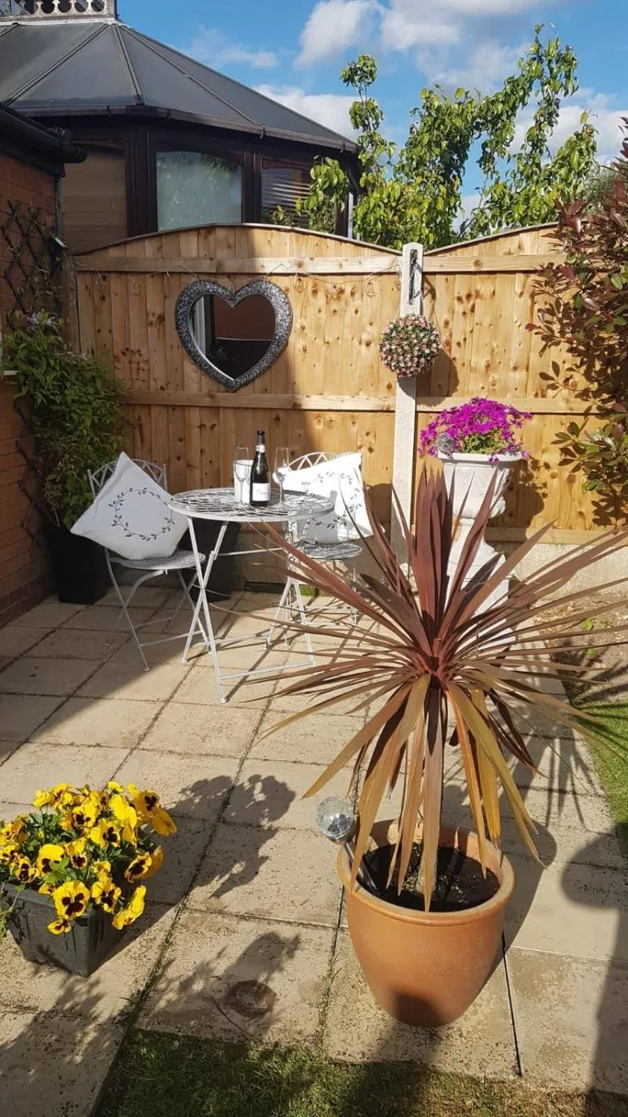 Patio in Debonair bnb @33