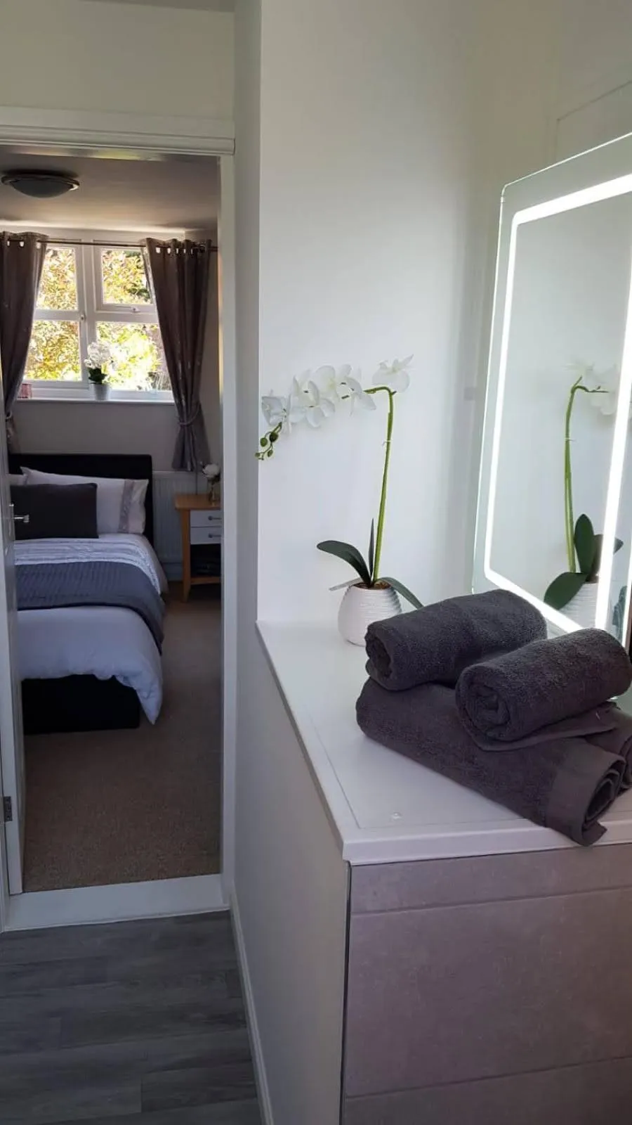 Bathroom, Bed in Debonair bnb @33