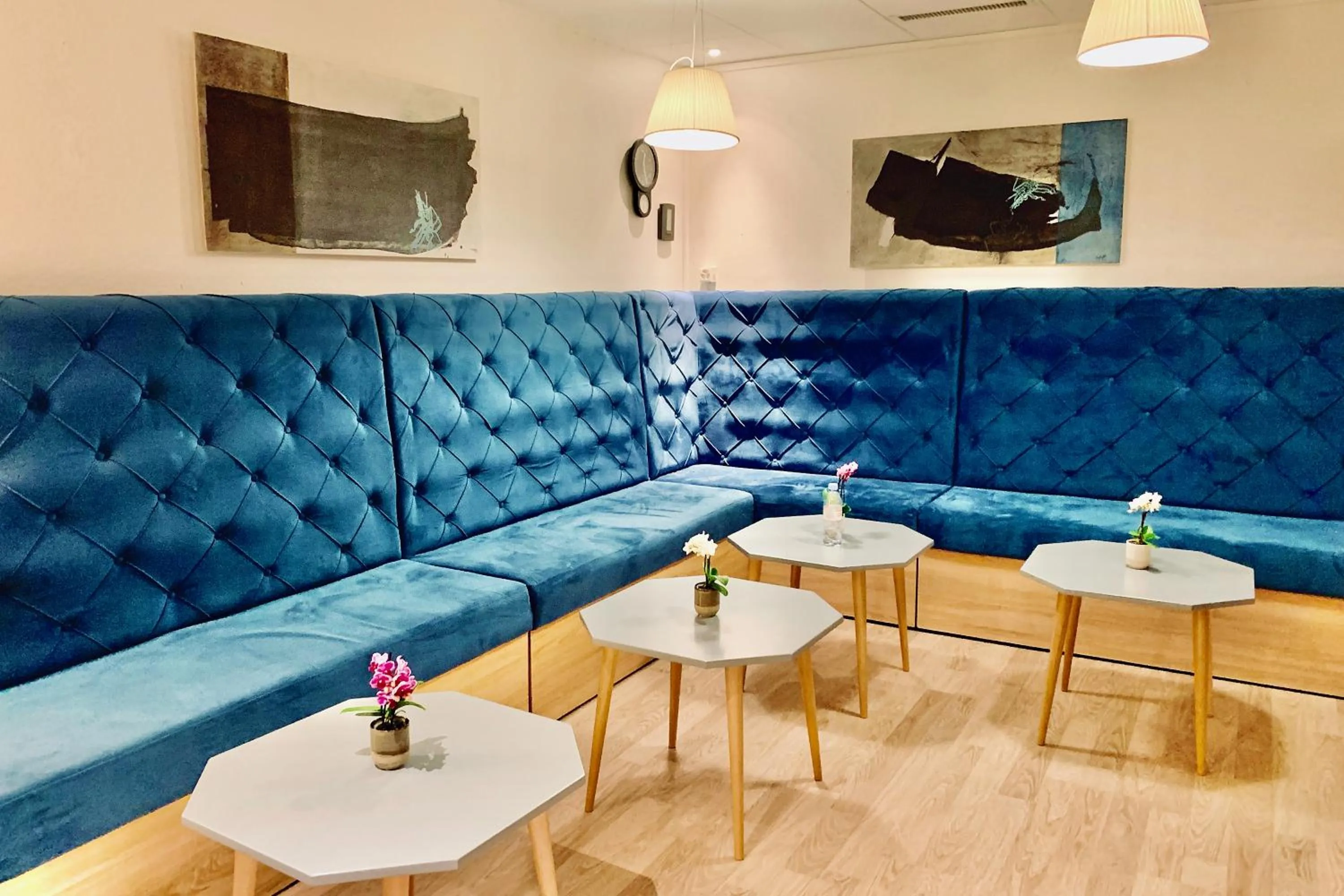 Lobby or reception, Seating Area in BALEGRA City Hotel Basel Contactless Self Check-in