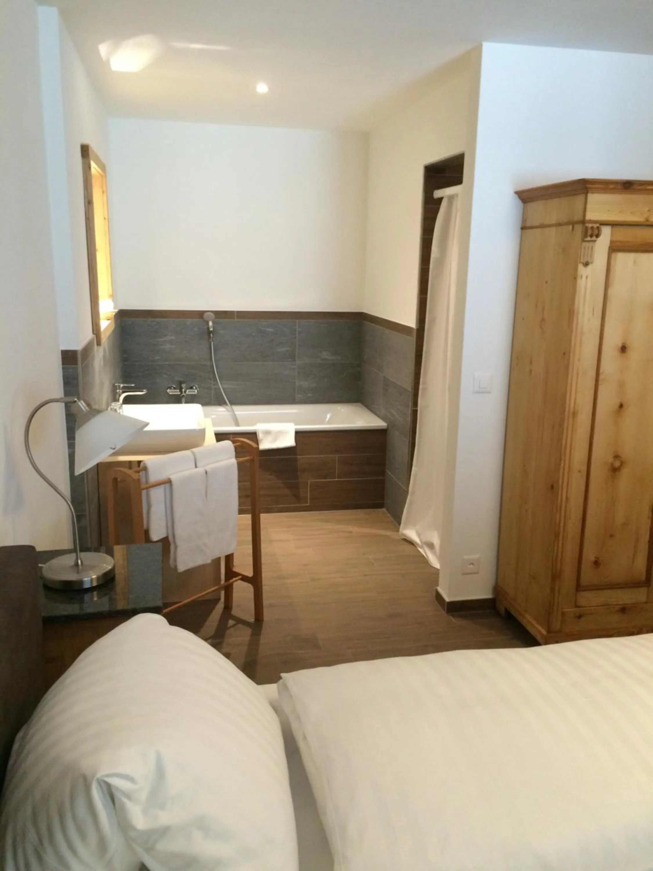 Bathroom, Bed in Carlton-Europe Vintage Adults Hotel