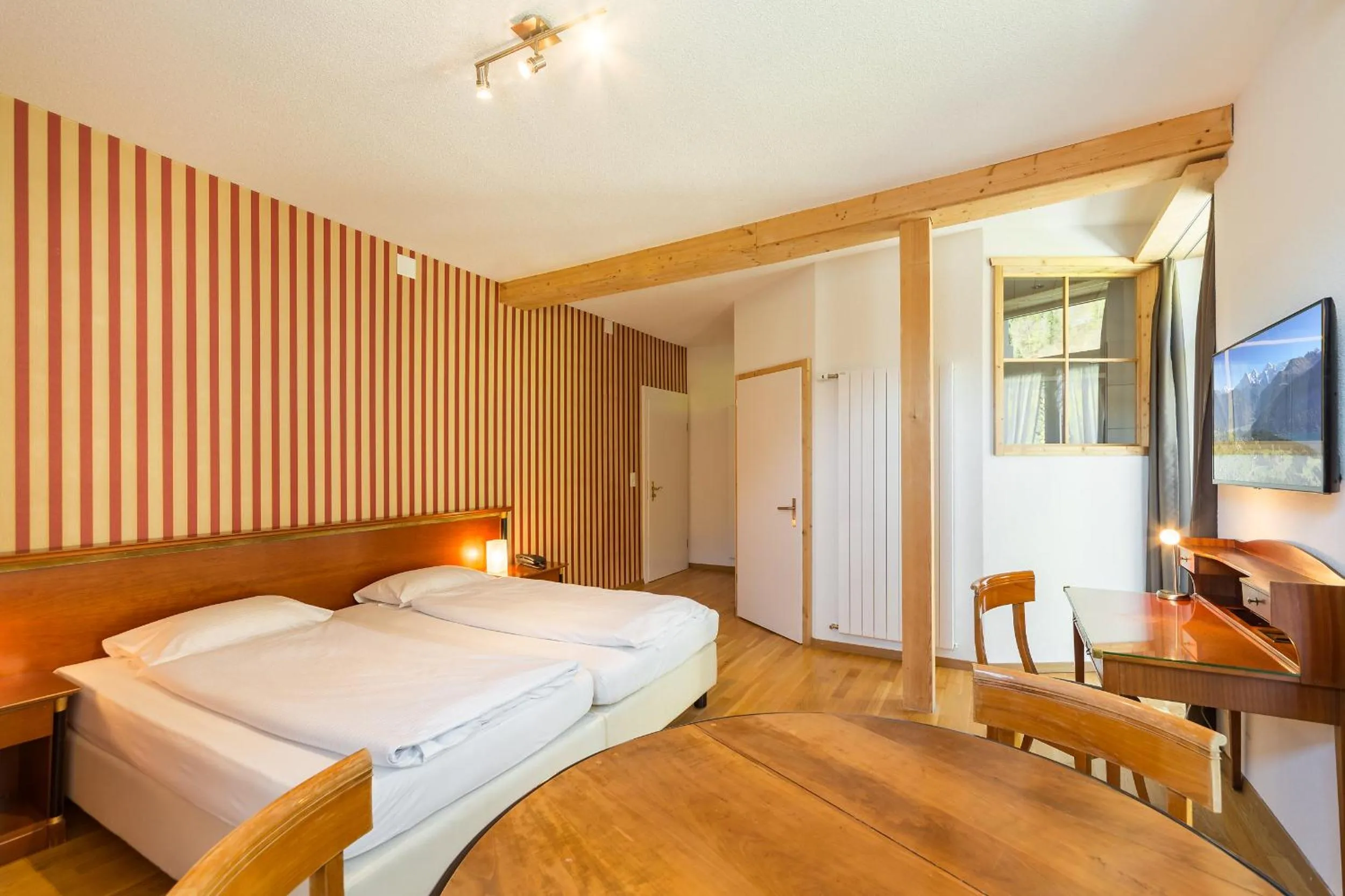 Bed in Carlton-Europe Vintage Adults Hotel