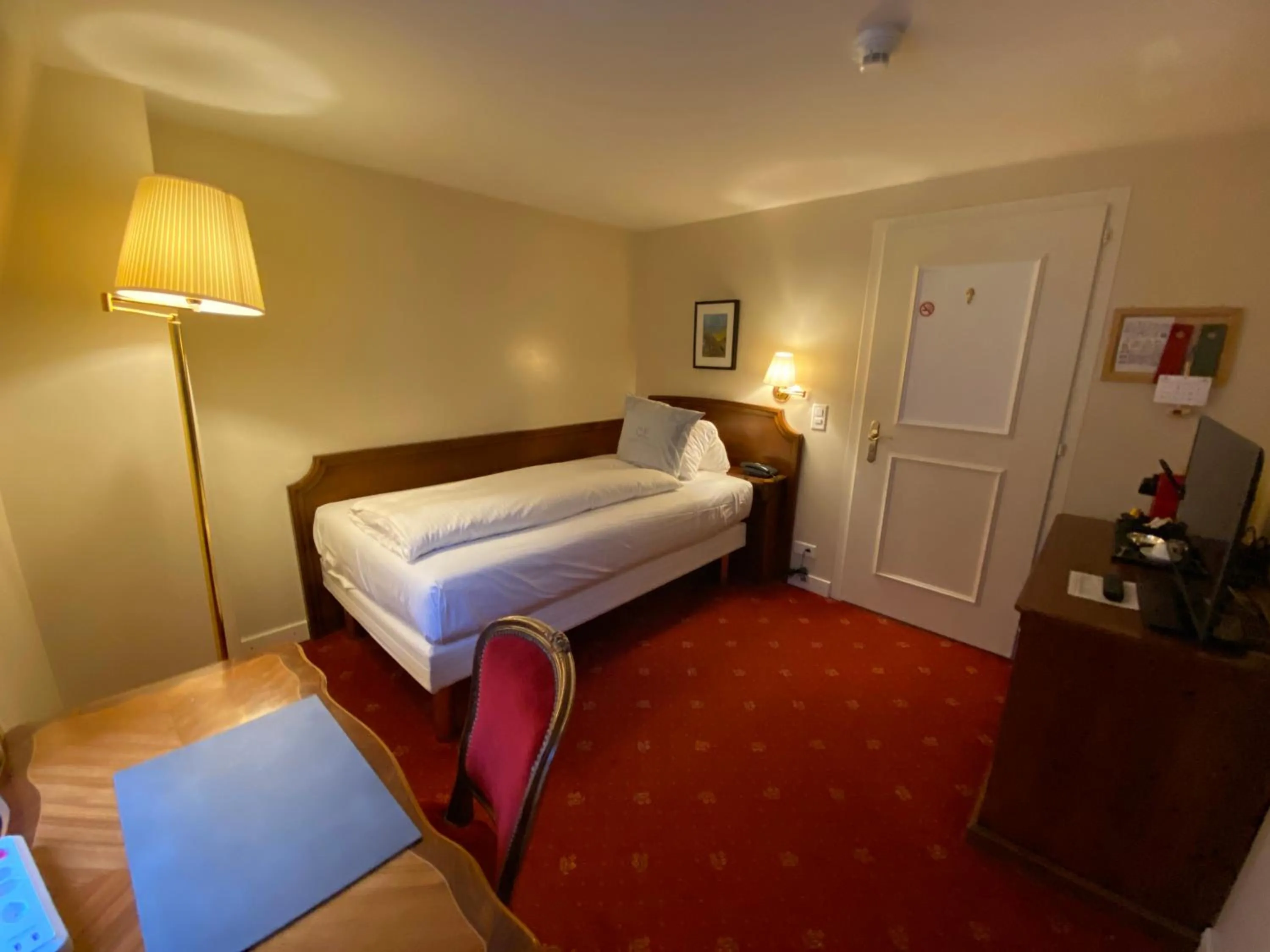 Bed in Carlton-Europe Vintage Adults Hotel