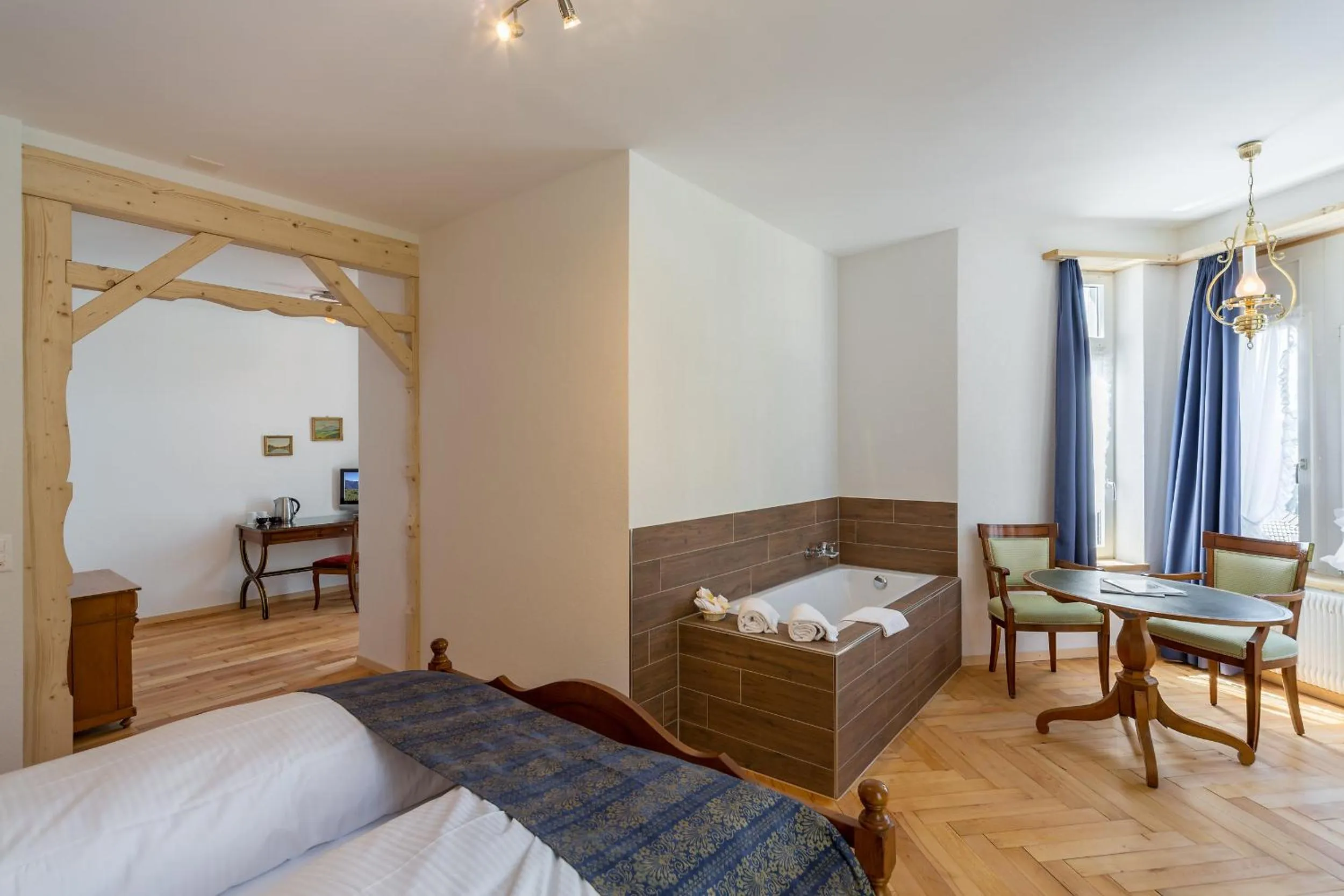 Photo of the whole room, Bed in Carlton-Europe Vintage Adults Hotel