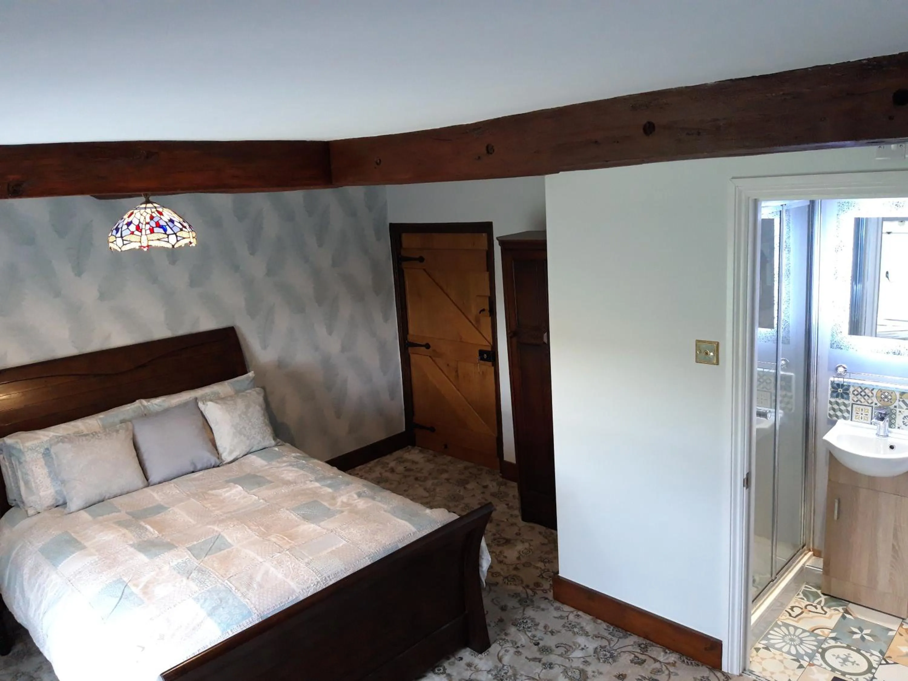 Shower, Bed in Upper Eyton Farmhouse B&B