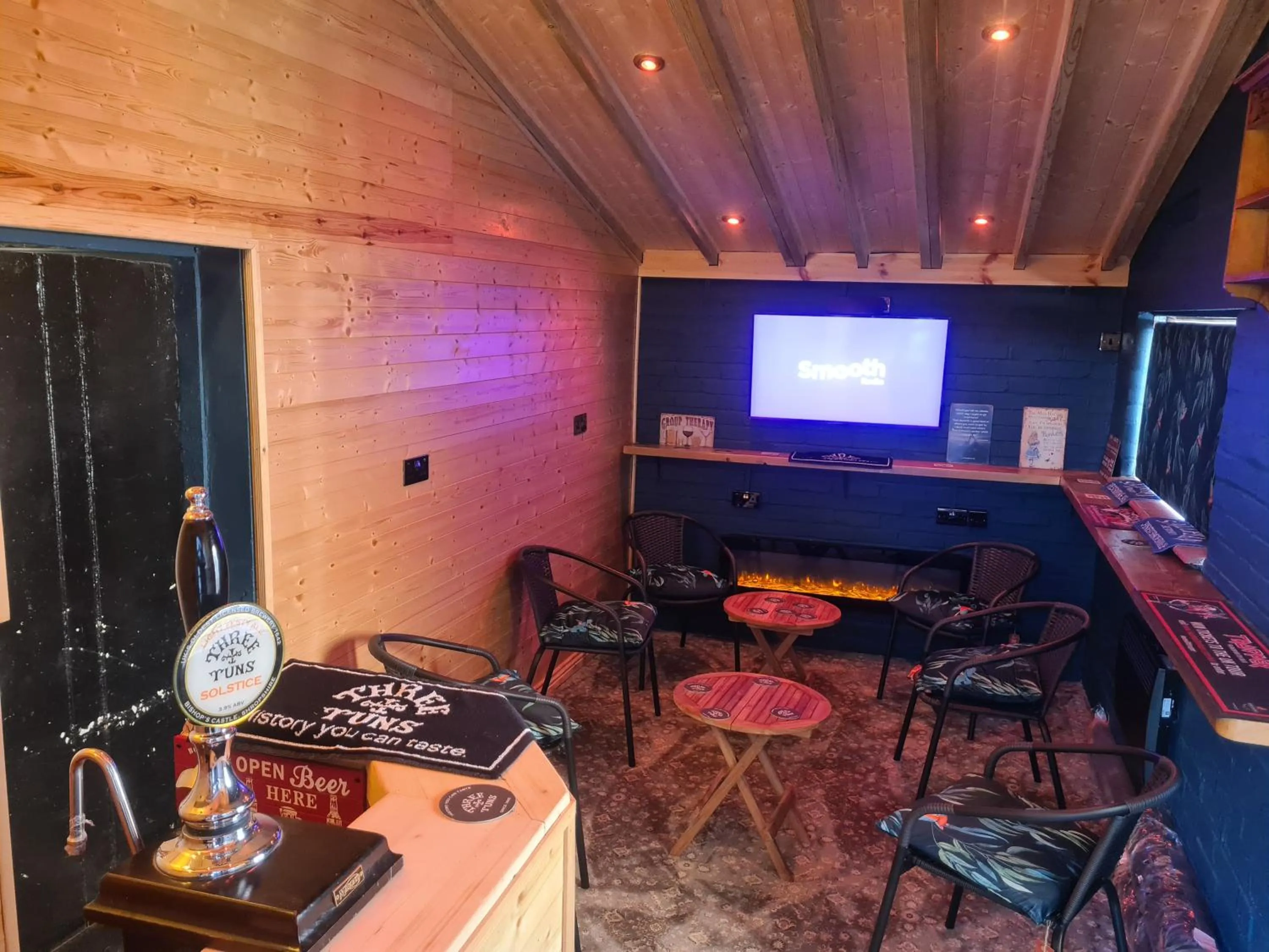 Lounge or bar in Upper Eyton Farmhouse B&B