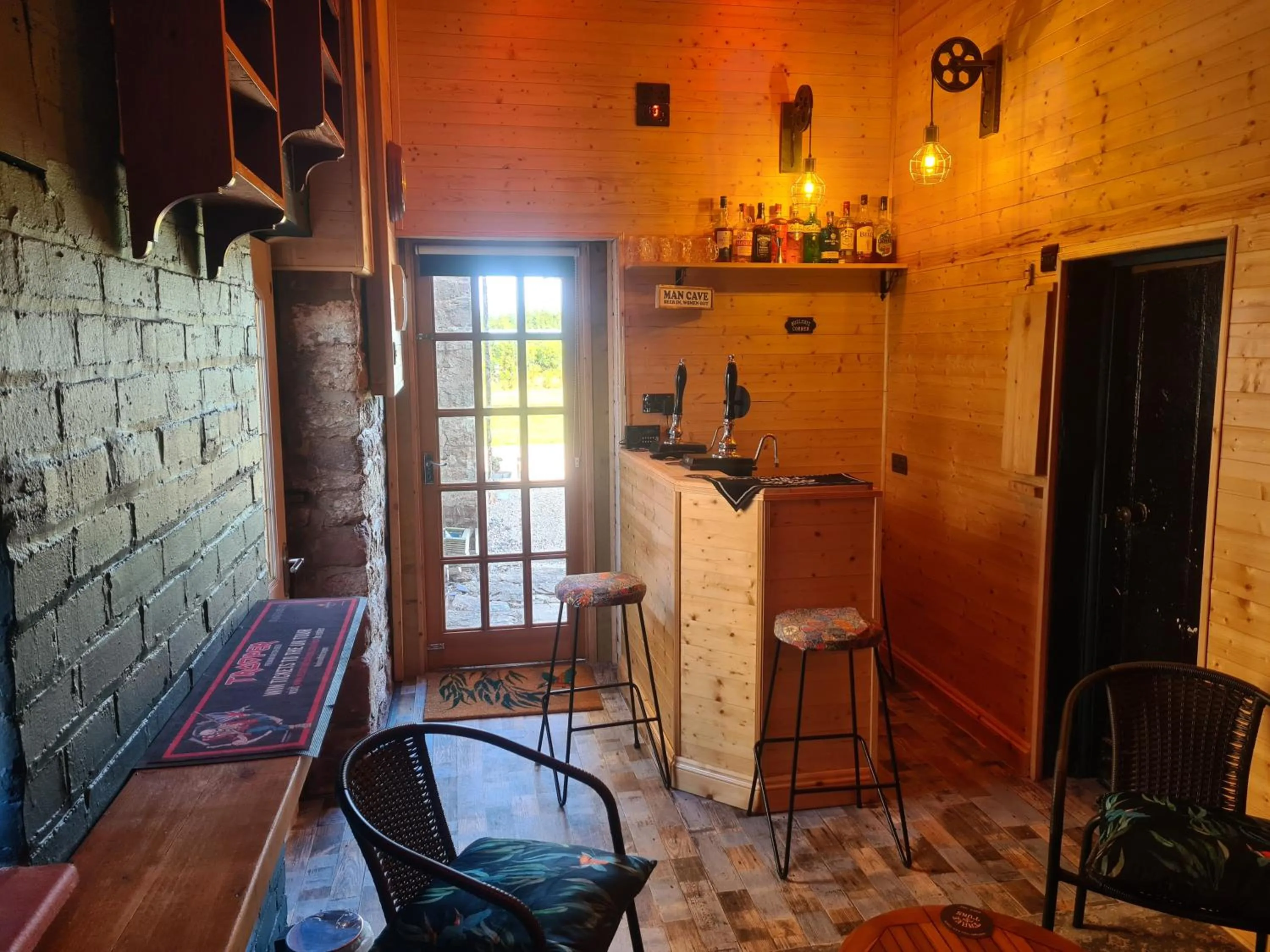 Lounge or bar in Upper Eyton Farmhouse B&B