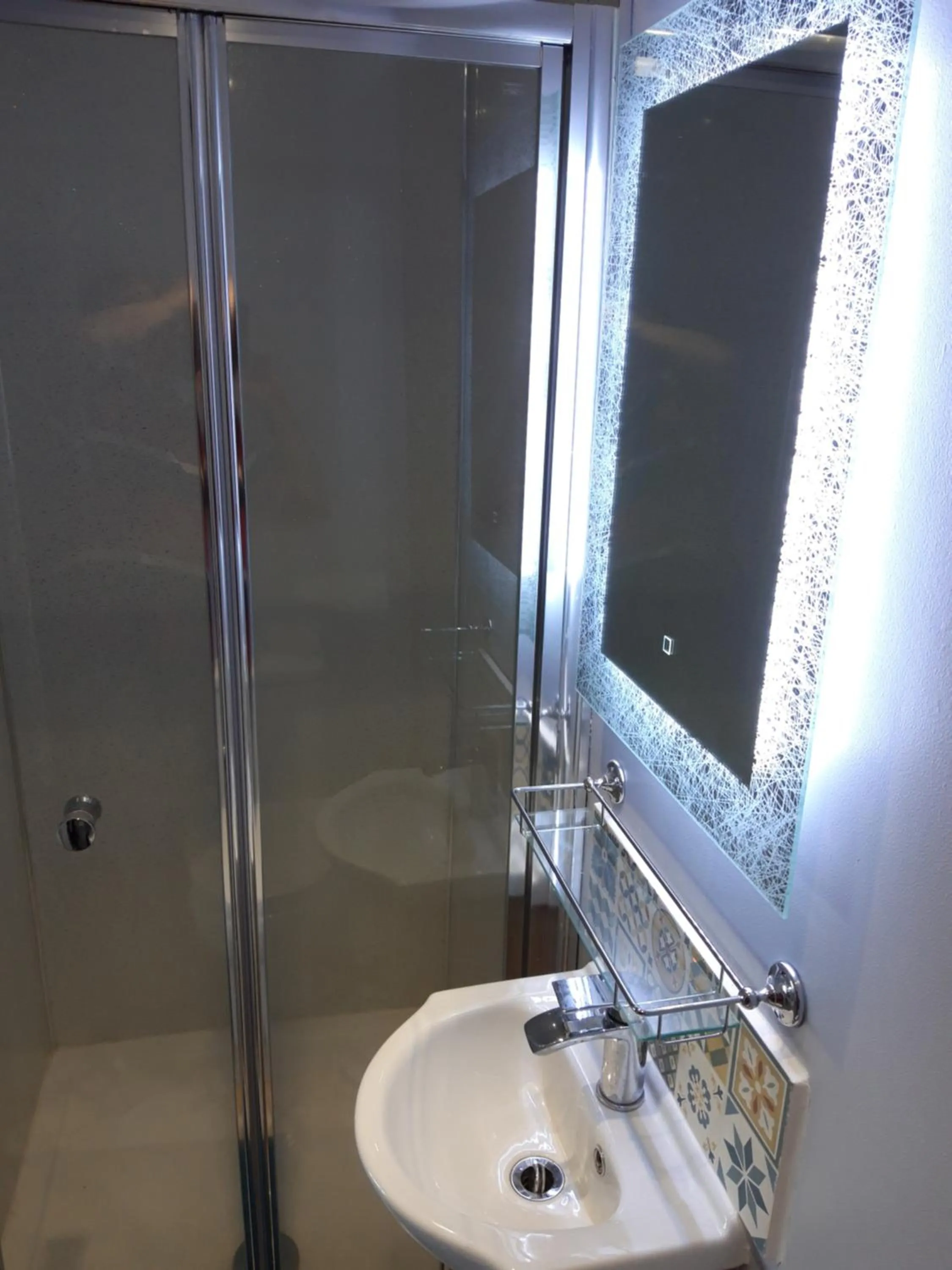 Shower in Upper Eyton Farmhouse B&B