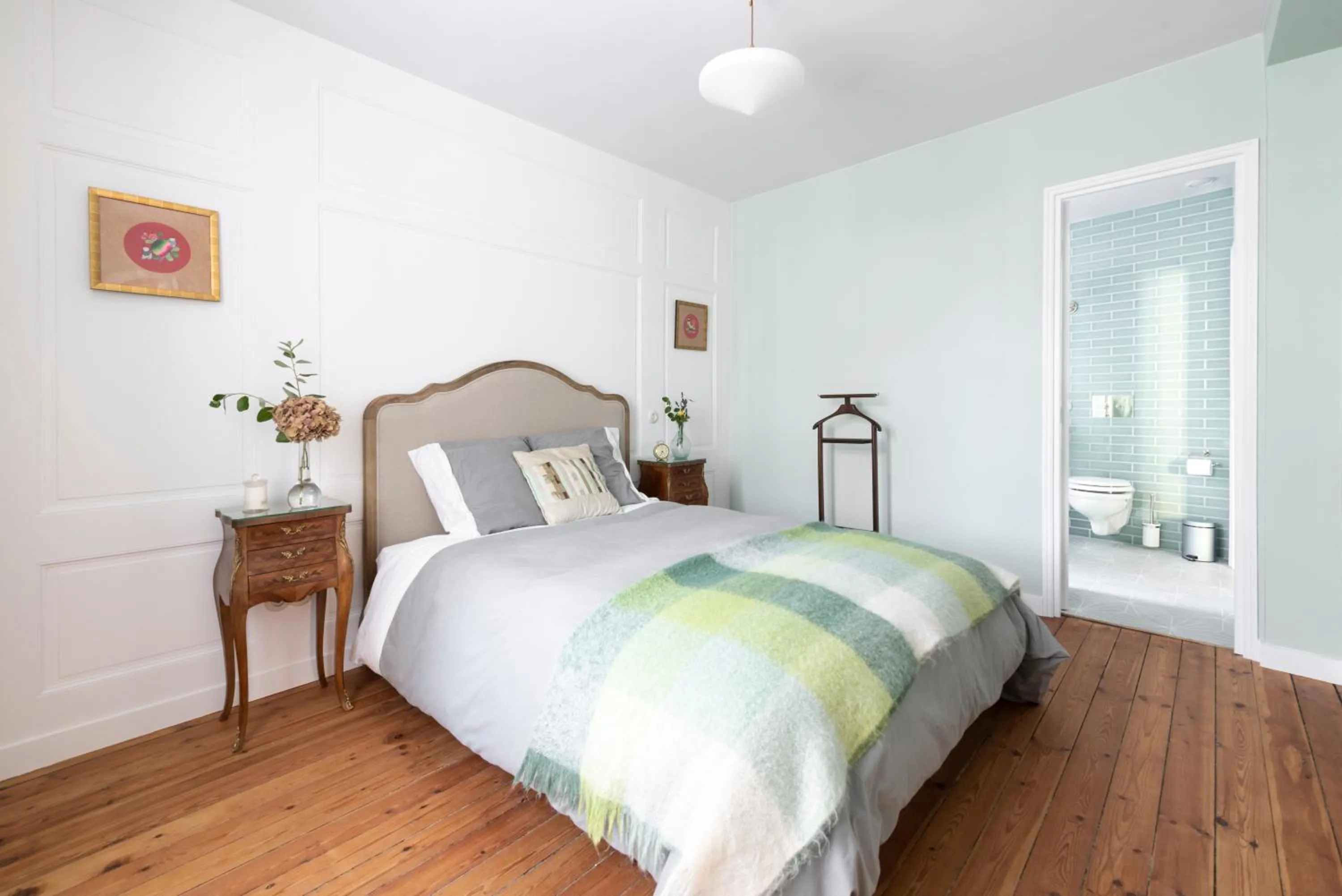 Photo of the whole room in The Stay Well