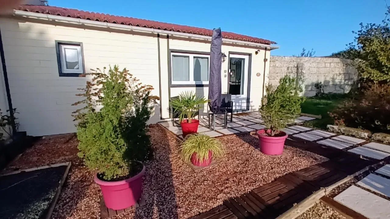 Patio in Le Clos des Passiflores - Chambres et Table d'Hôtes