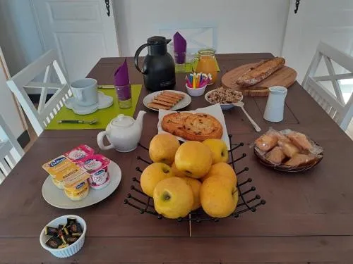 Breakfast in Le Clos des Passiflores - Chambres et Table d'Hôtes