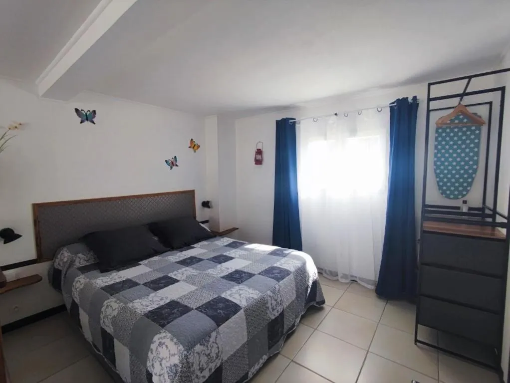 Photo of the whole room, Bed in Le Clos des Passiflores - Chambres et Table d'Hôtes