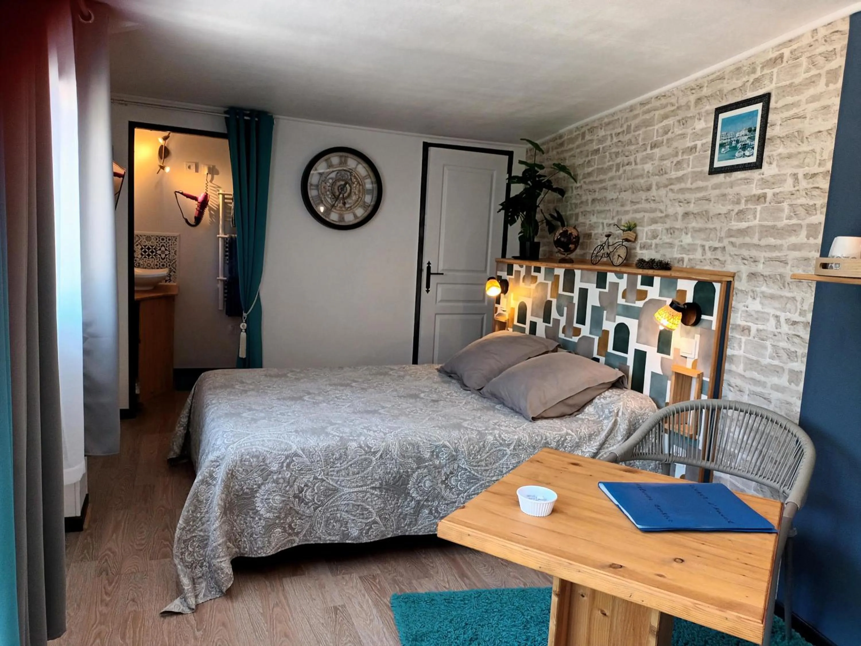 Bed in Le Clos des Passiflores - Chambres et Table d'Hôtes