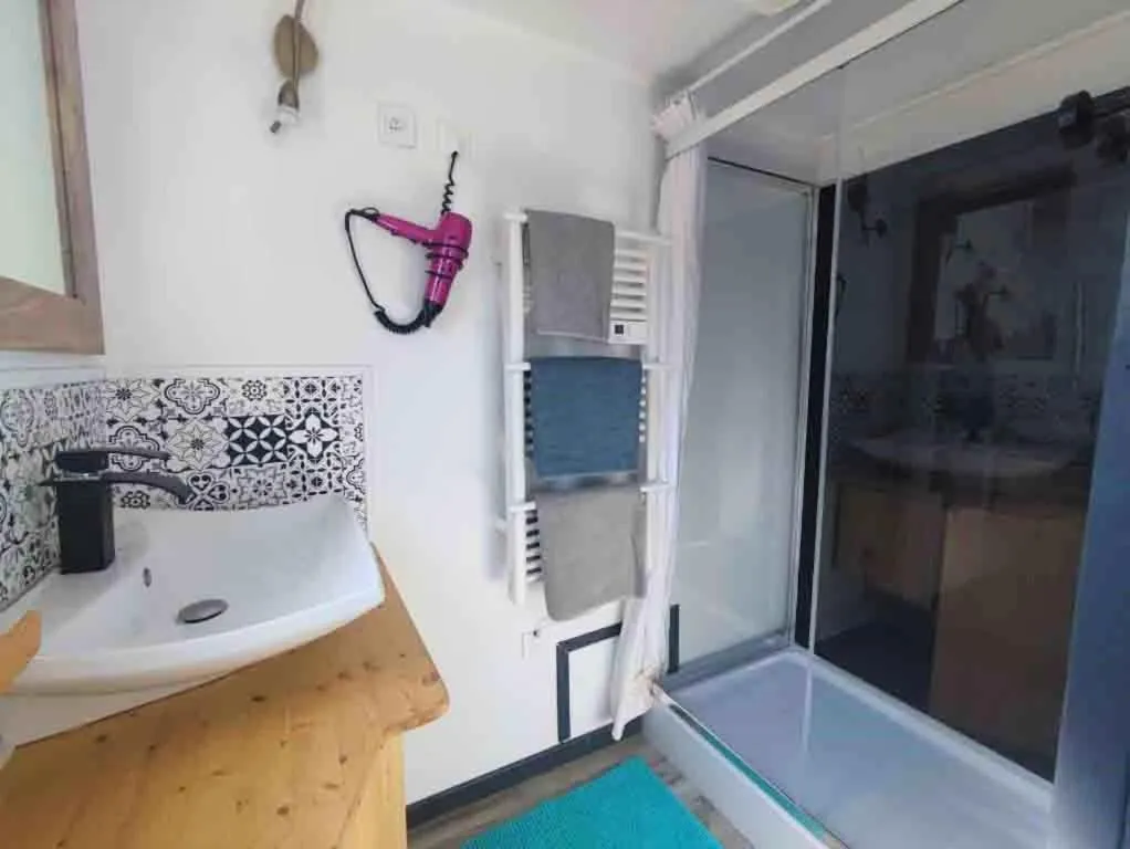 Shower in Le Clos des Passiflores - Chambres et Table d'Hôtes