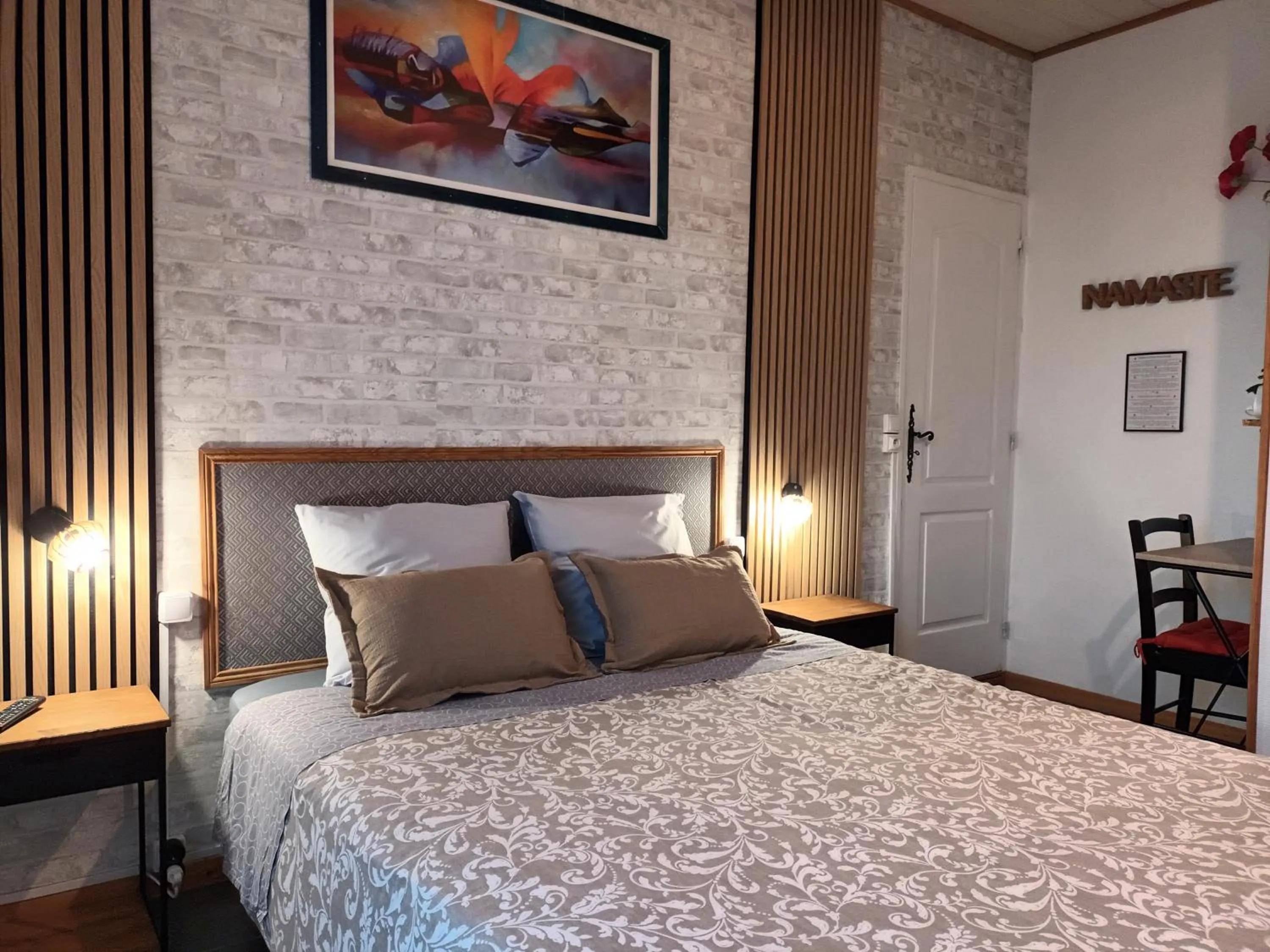 Bed in Le Clos des Passiflores - Chambres et Table d'Hôtes