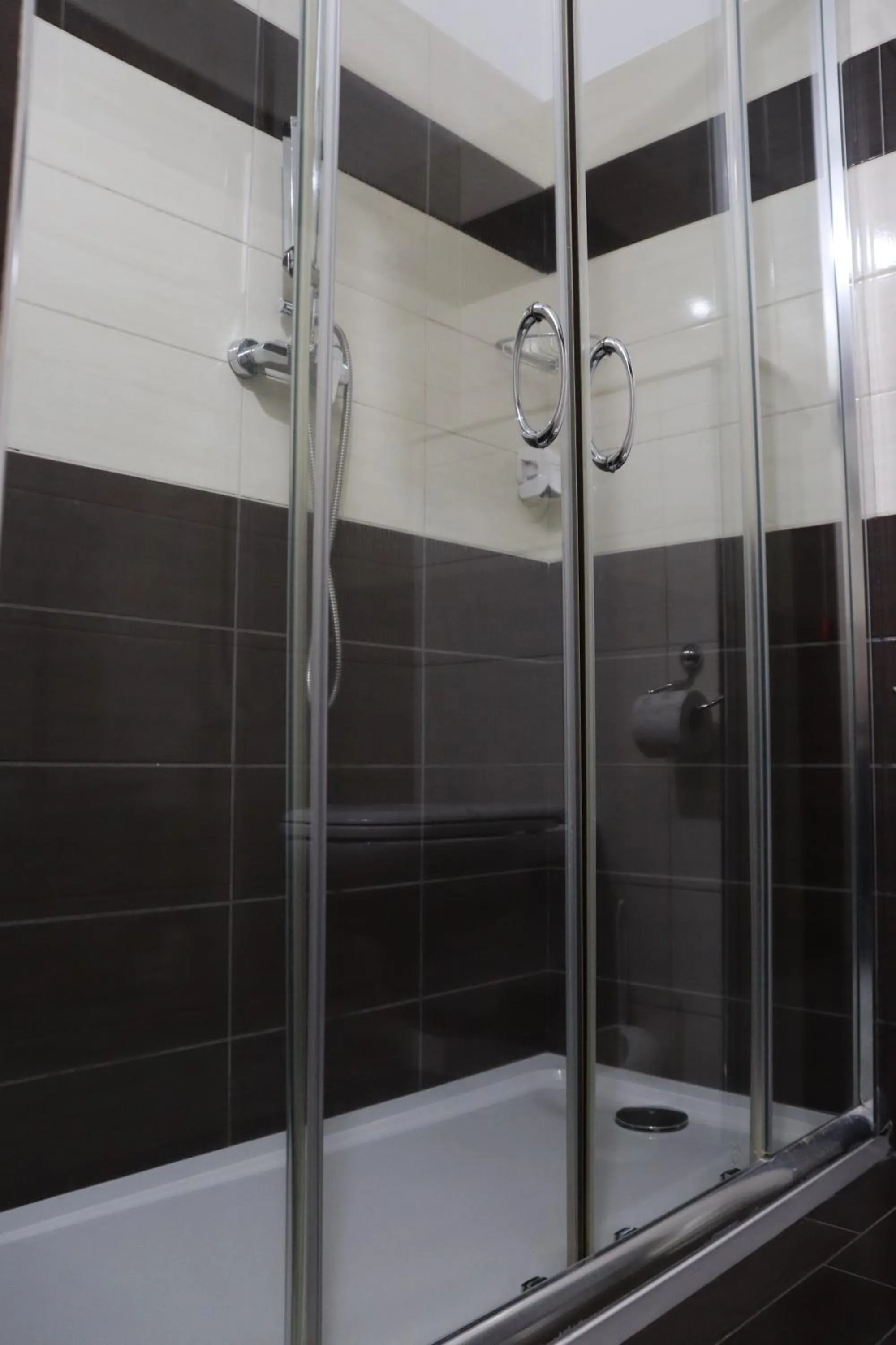 Shower in Hotel Paradiso