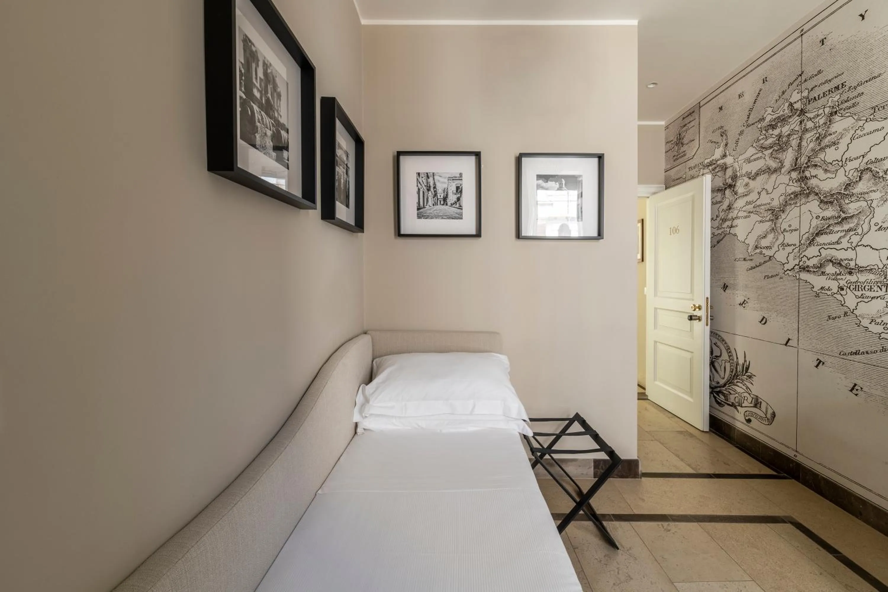 Bed in La Dépendance Hotel