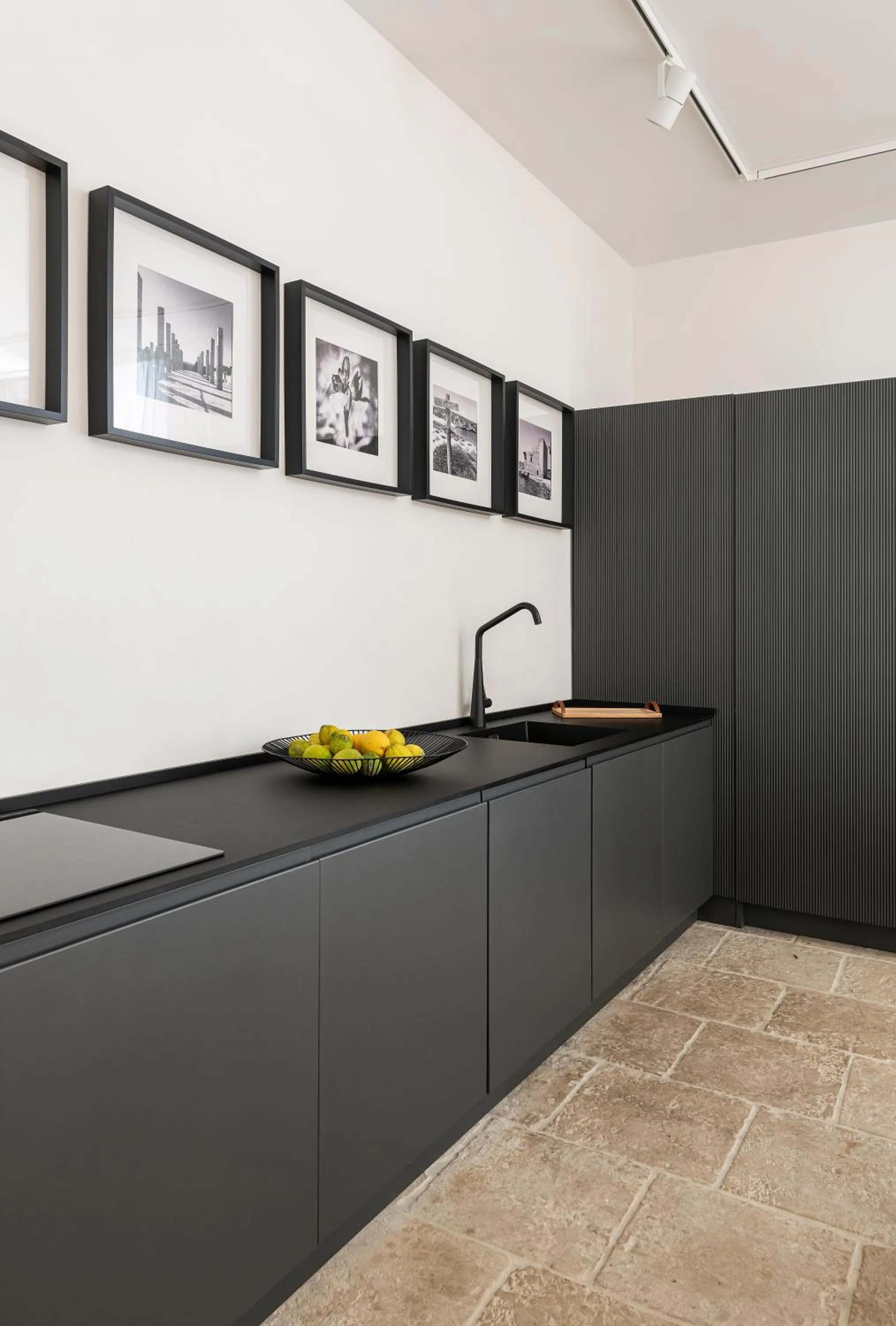 Kitchen or kitchenette in La Dépendance Hotel