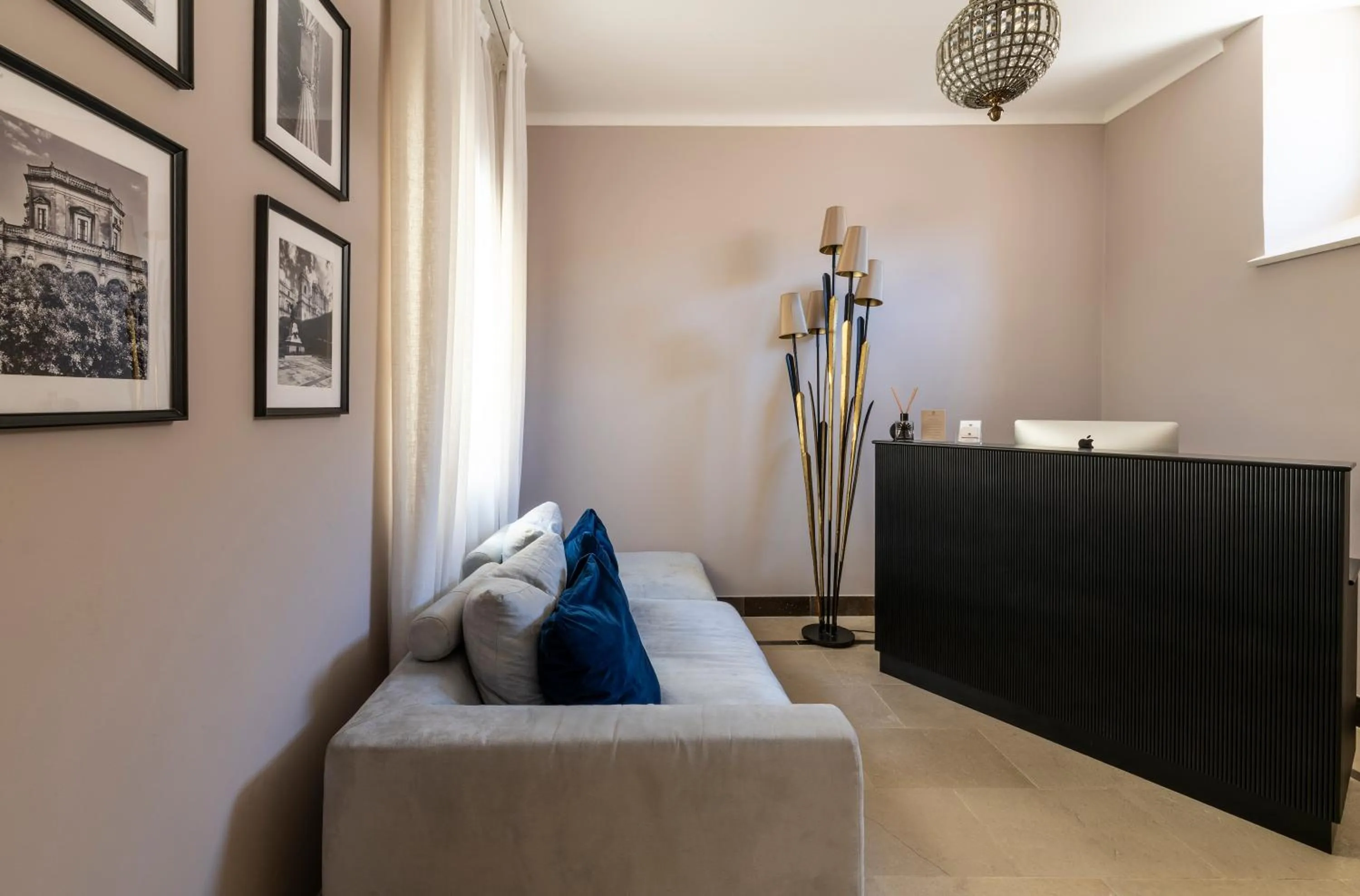 Lobby or reception in La Dépendance Hotel