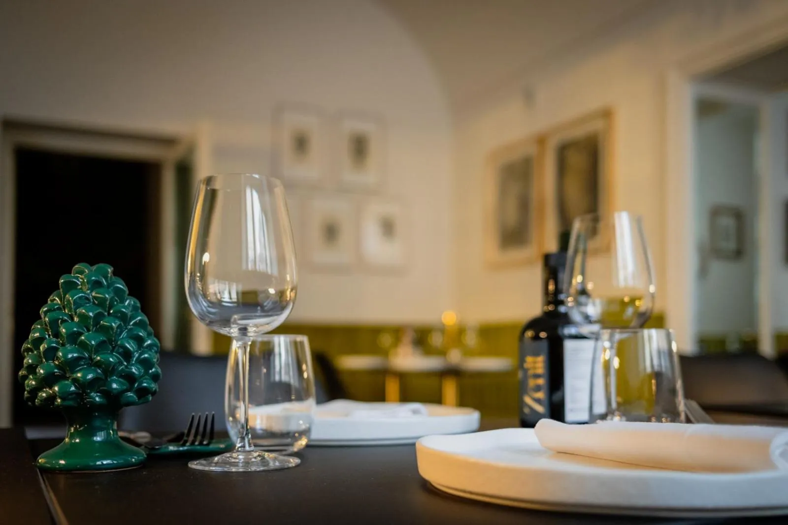 Restaurant/places to eat in La Dépendance Hotel