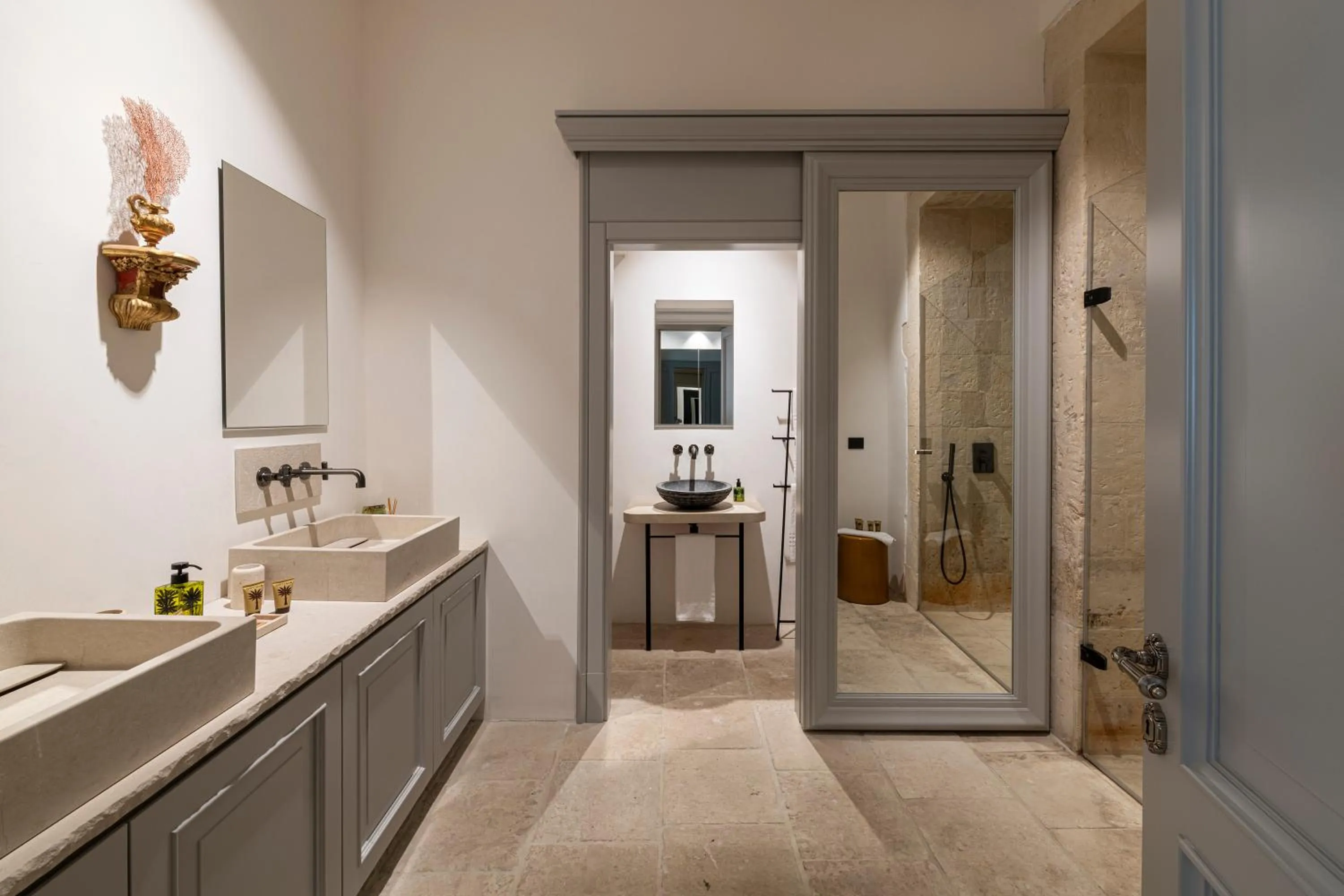 Shower in La Dépendance Hotel