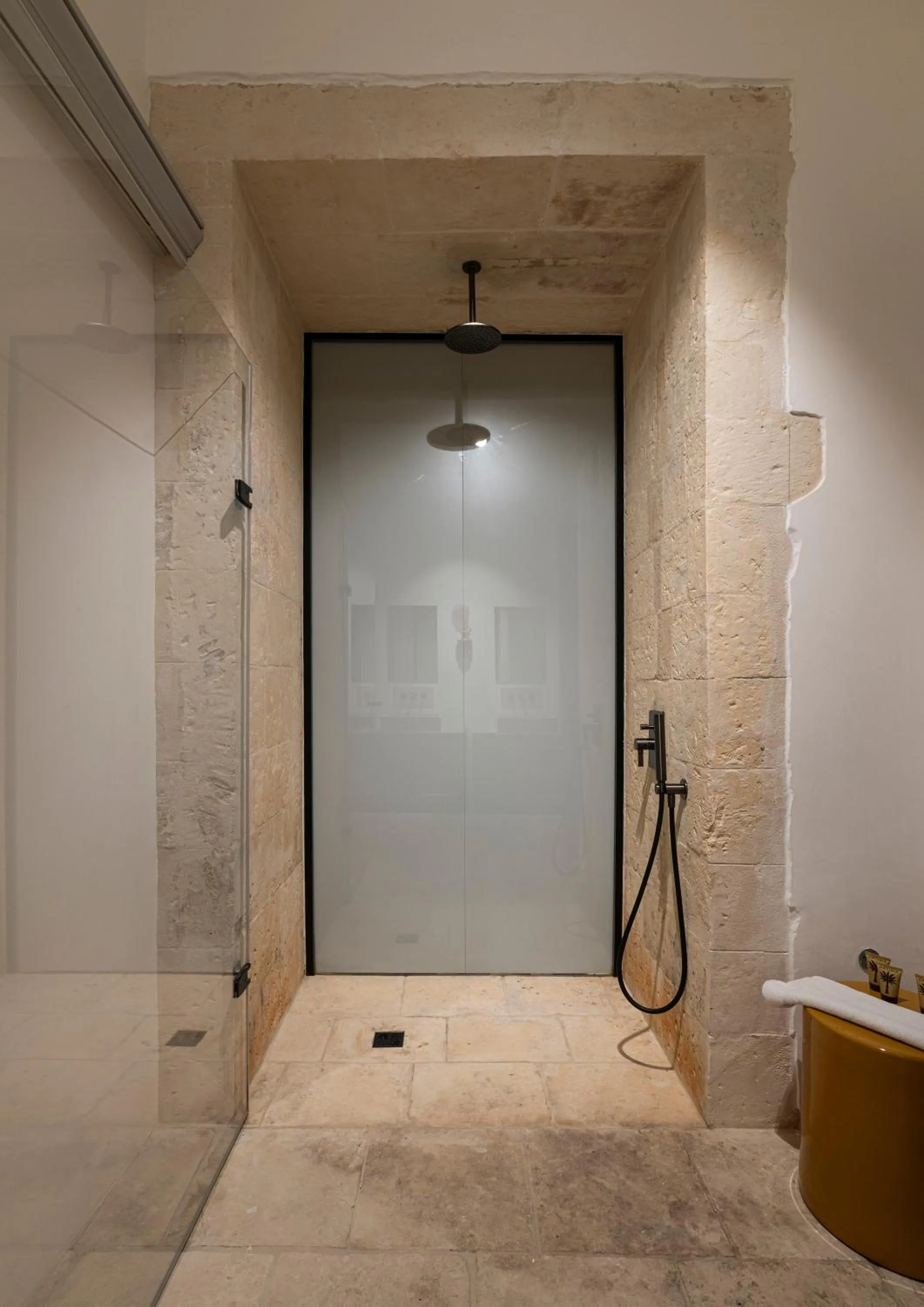 Shower in La Dépendance Hotel