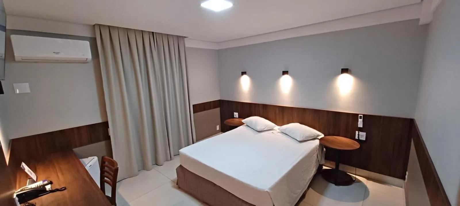 Bed in Cristal Palace Hotel