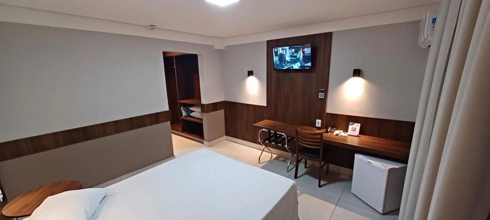 Bed in Cristal Palace Hotel