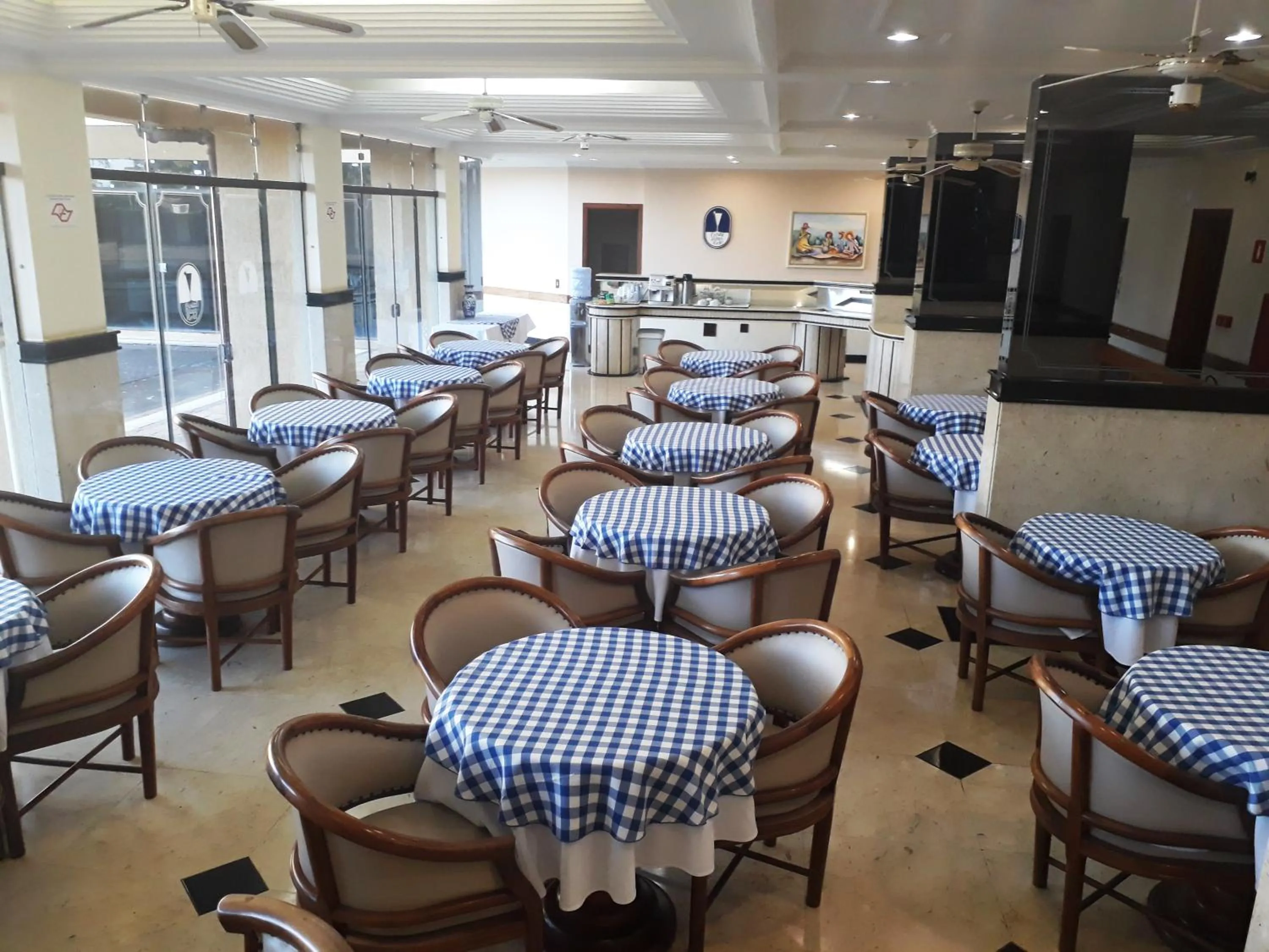 Buffet breakfast in Cristal Palace Hotel