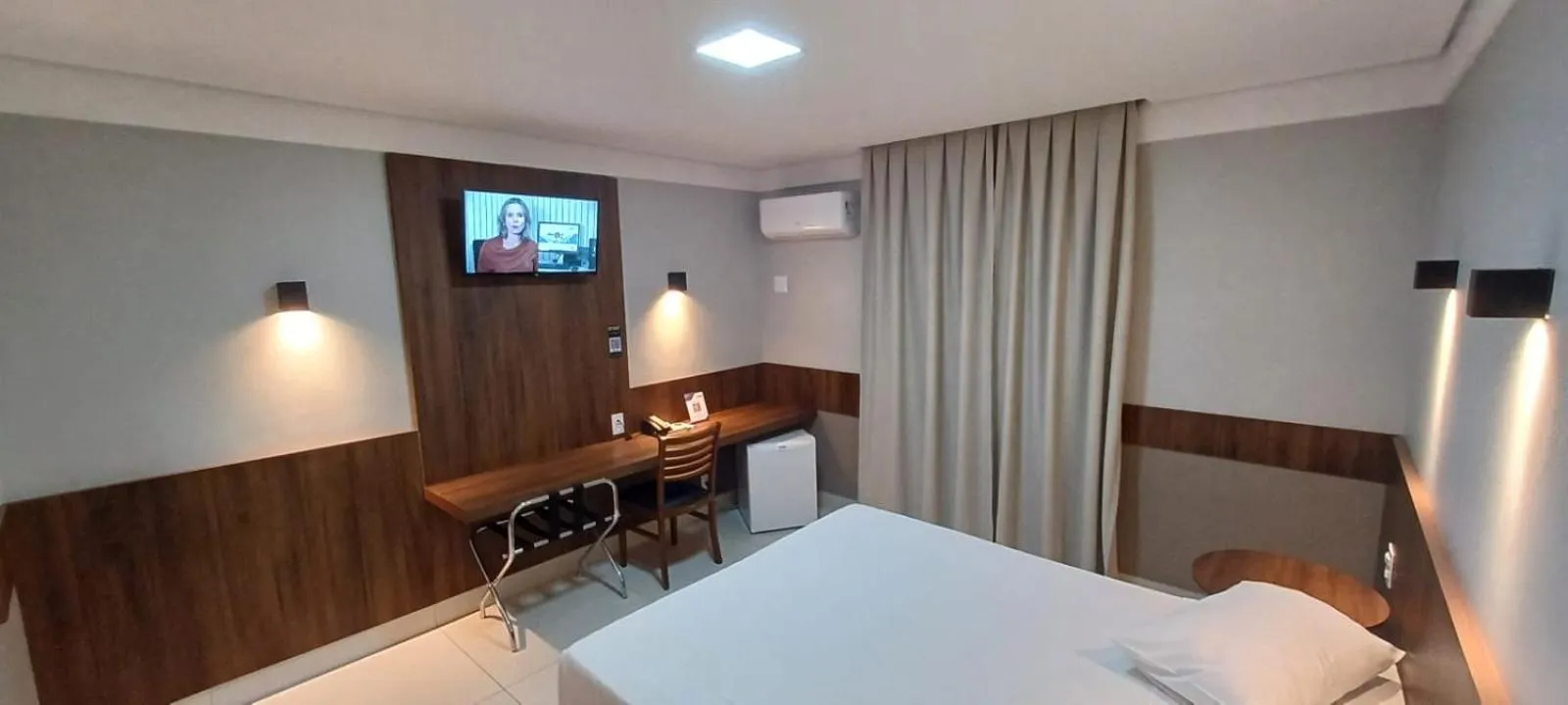 Bed in Cristal Palace Hotel