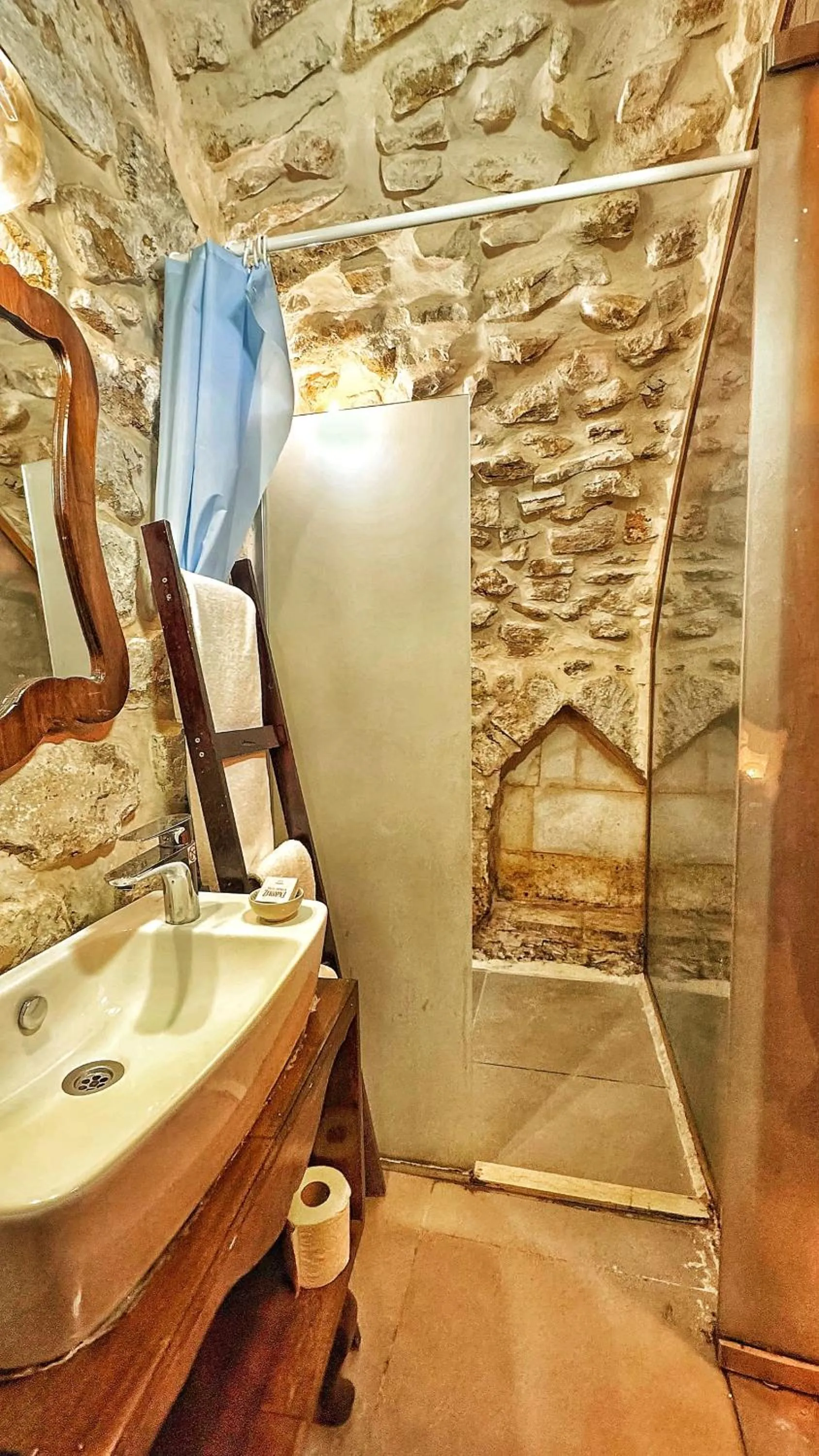 Bathroom in Fairouz Konak Otel