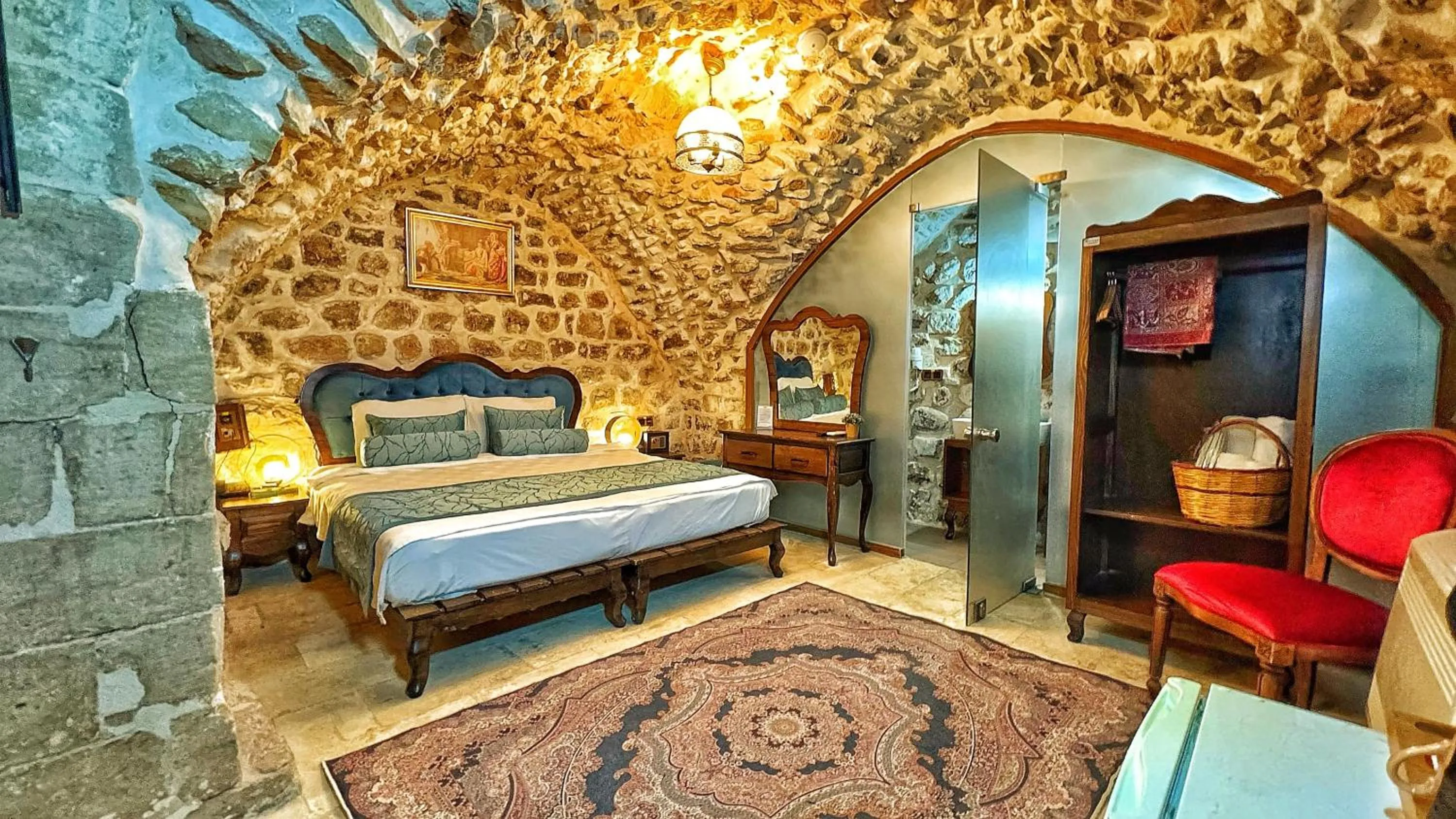 Photo of the whole room, Bed in Fairouz Konak Otel