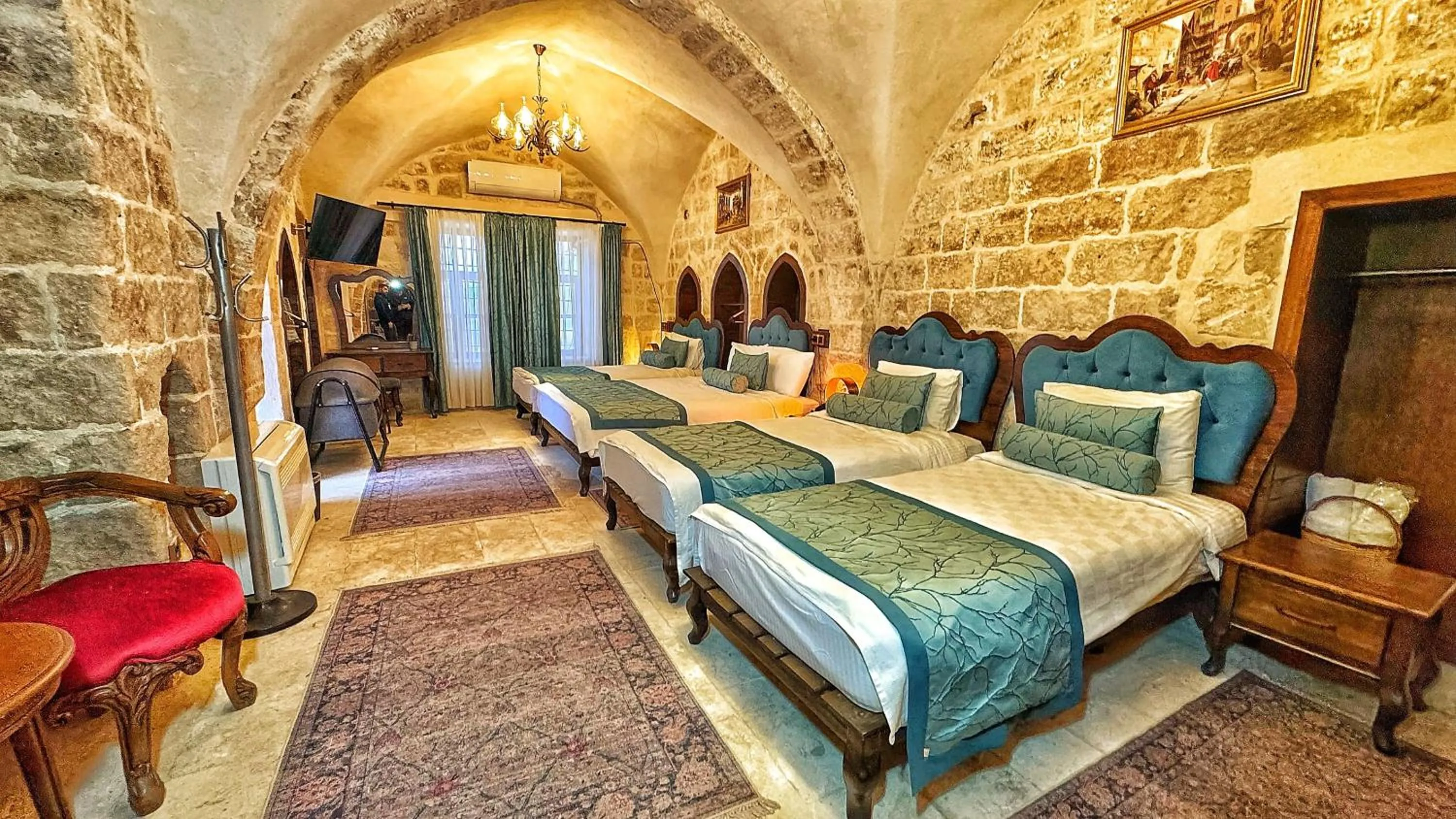 Photo of the whole room, Bed in Fairouz Konak Otel