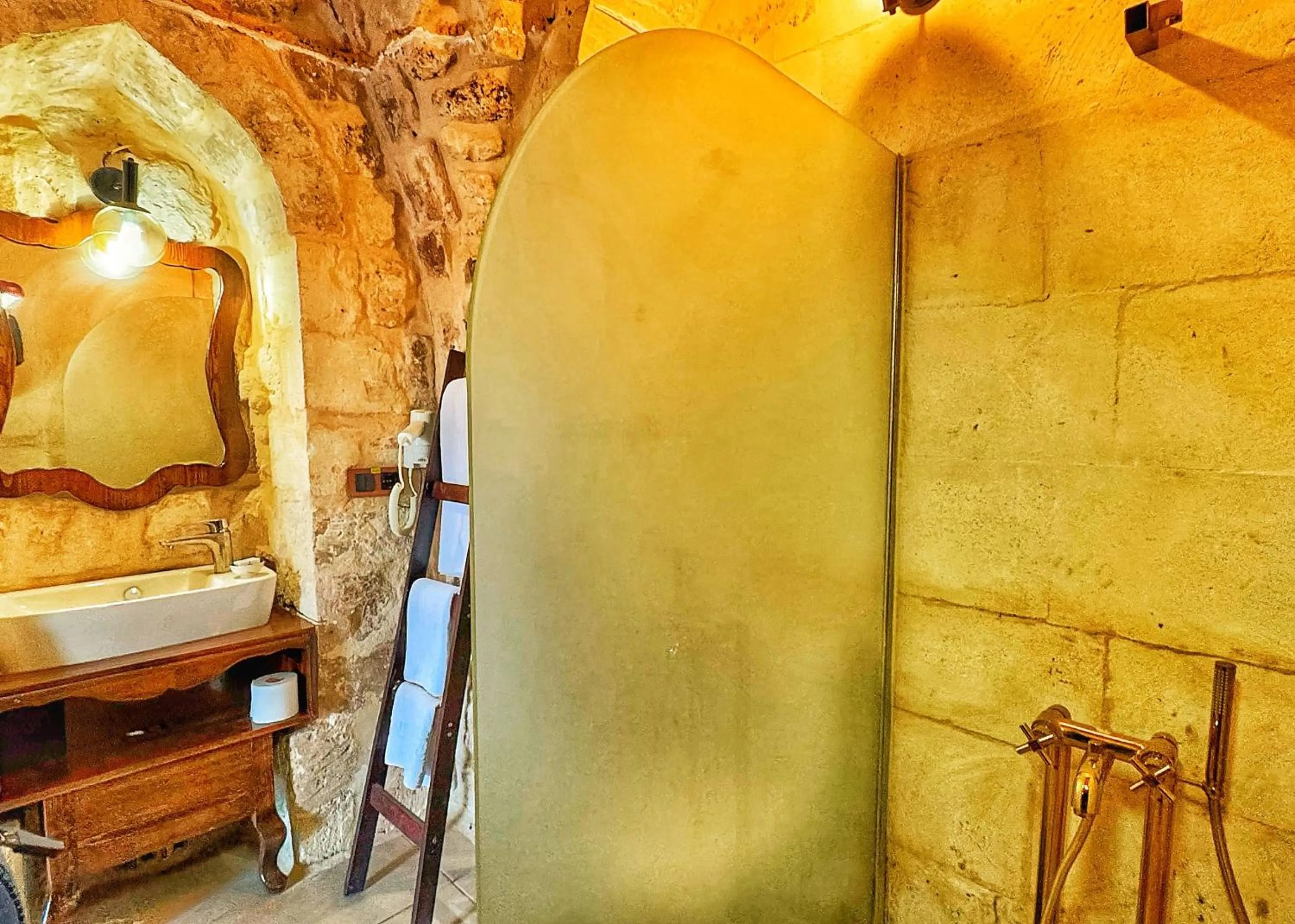 Bathroom in Fairouz Konak Otel