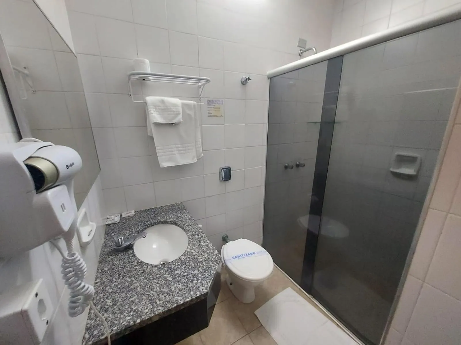 Shower in Hotel Tenda