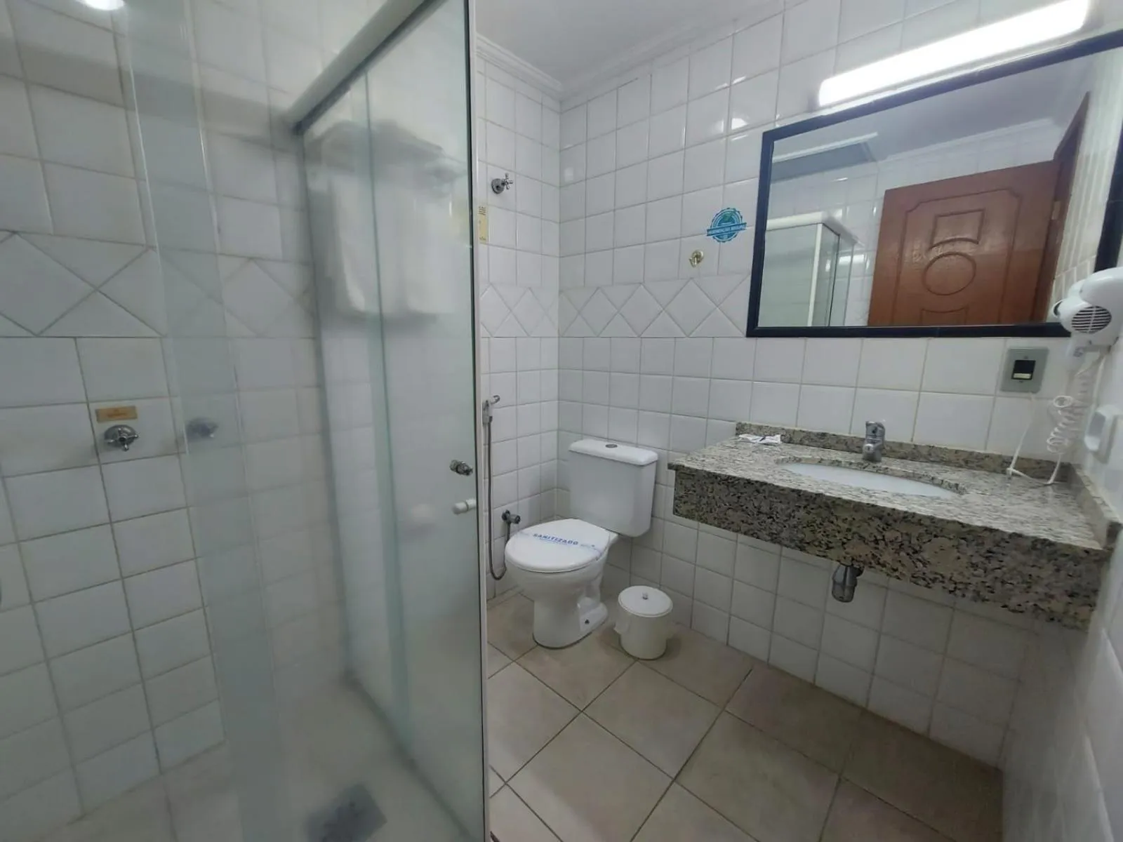 Shower in Hotel Tenda