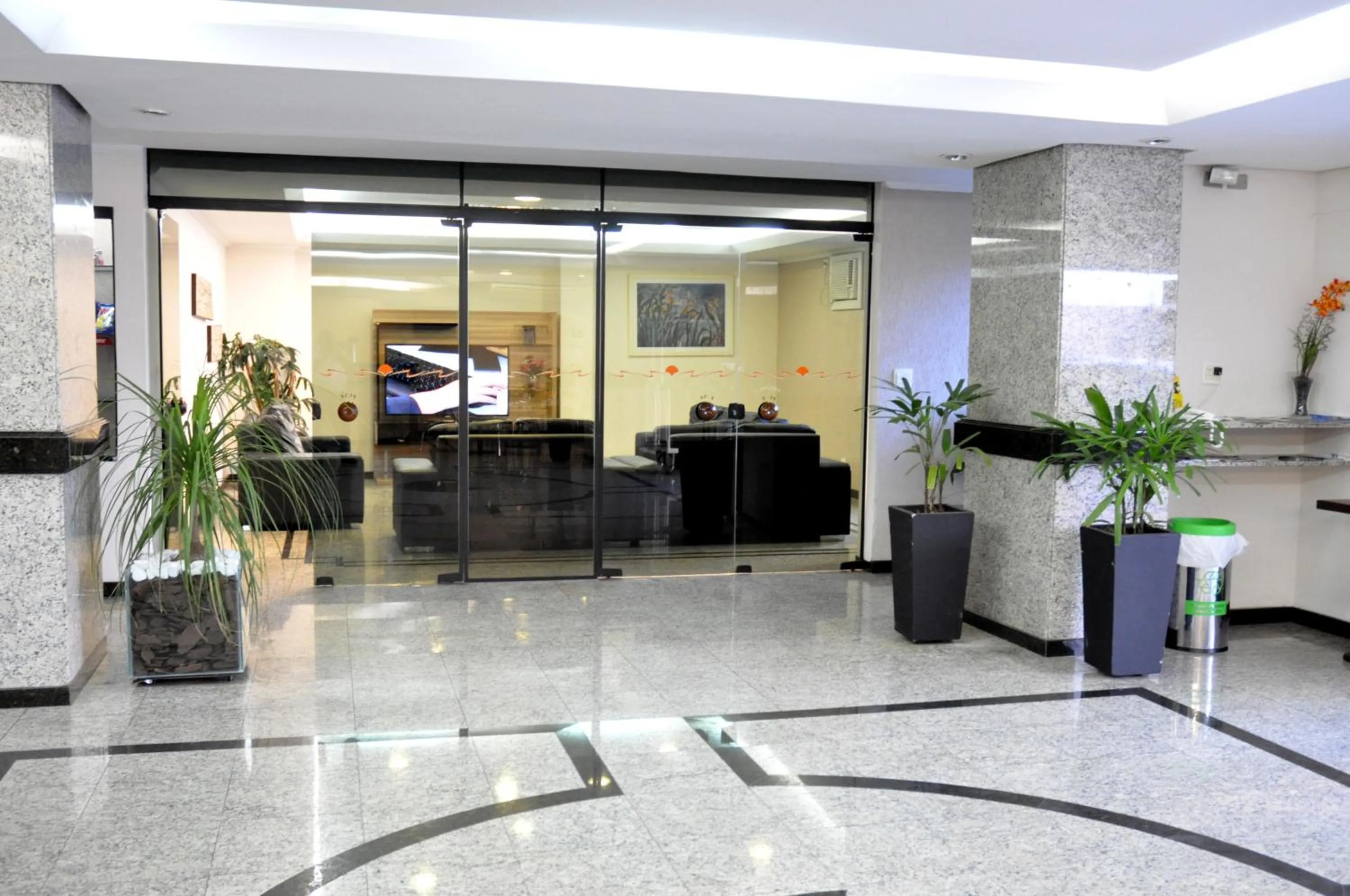 Communal lounge/ TV room in Hotel Tenda