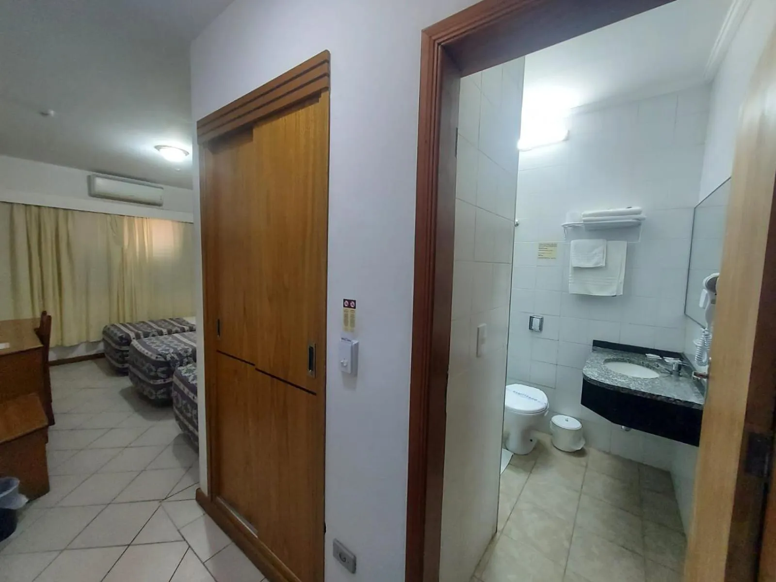 Toilet in Hotel Tenda
