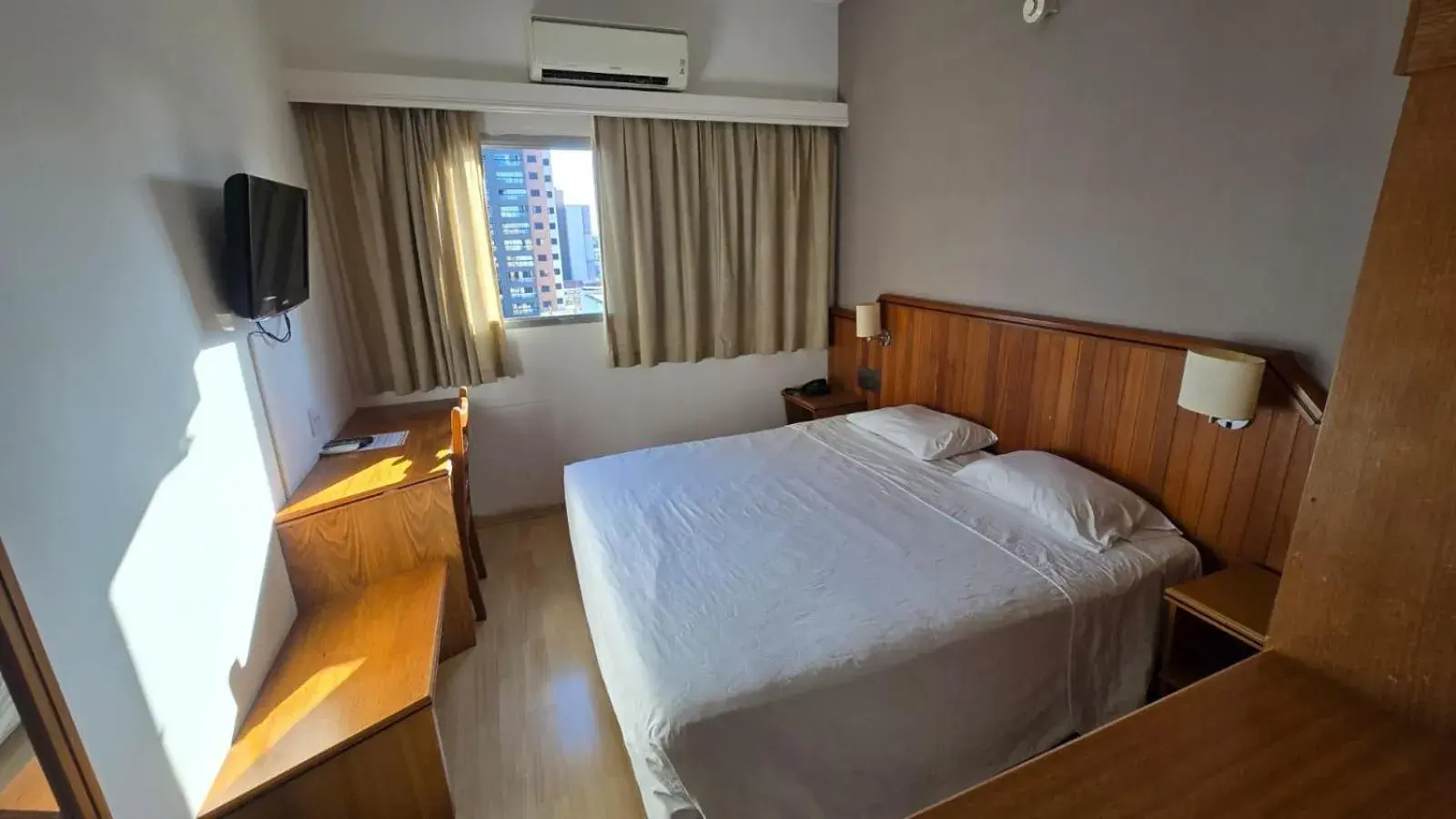 Deluxe Queen Room - single occupancy in Hotel Tenda Deluxe Queen Room - single occupancy in Hotel Tenda