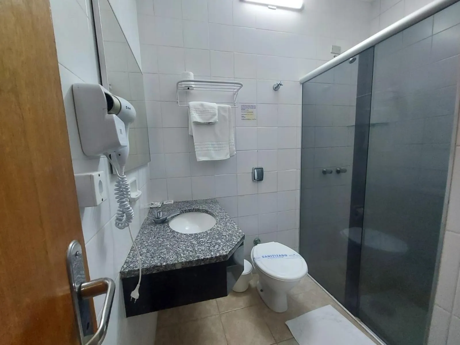 Shower in Hotel Tenda