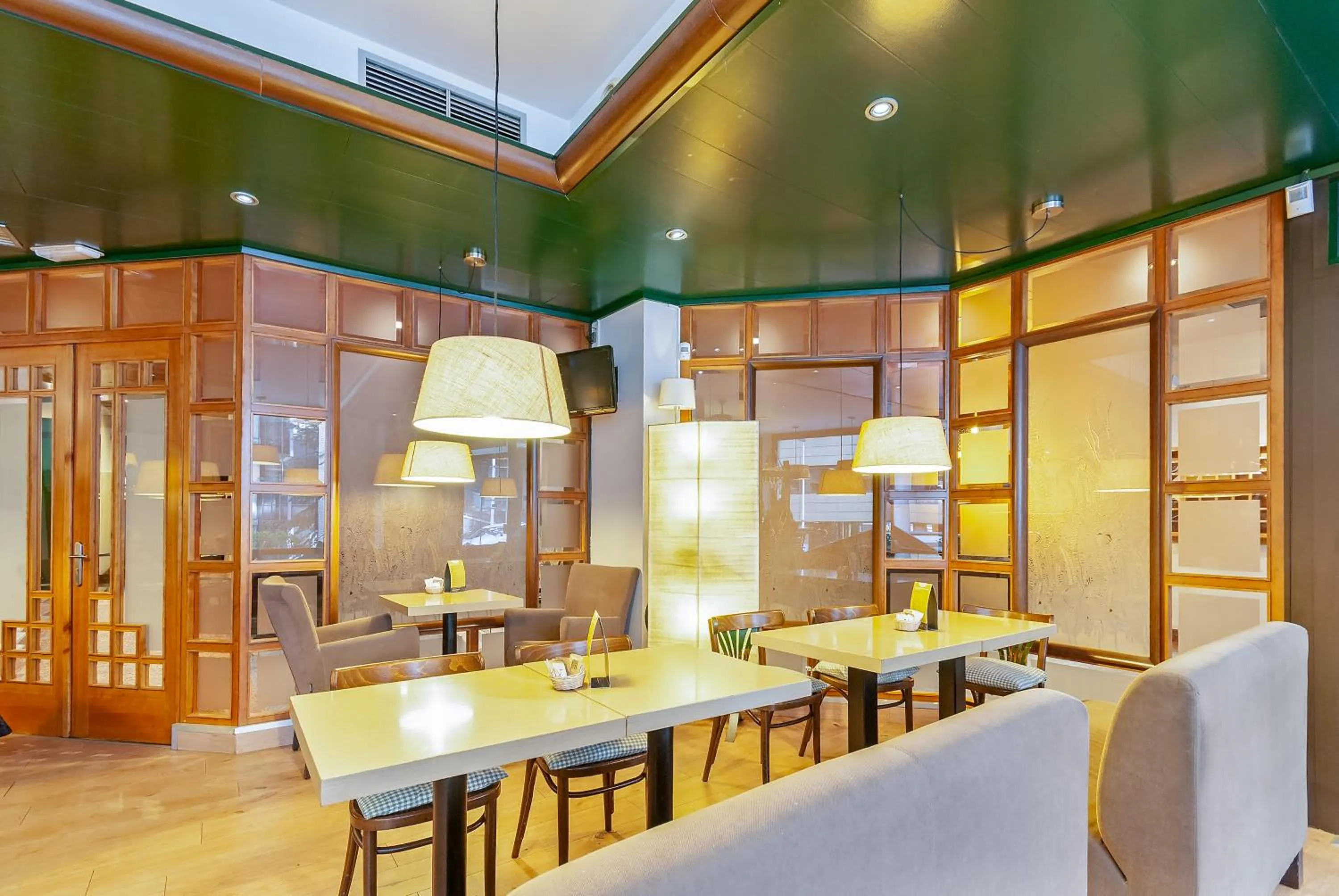 Lounge or bar in Aparthotel El Serch