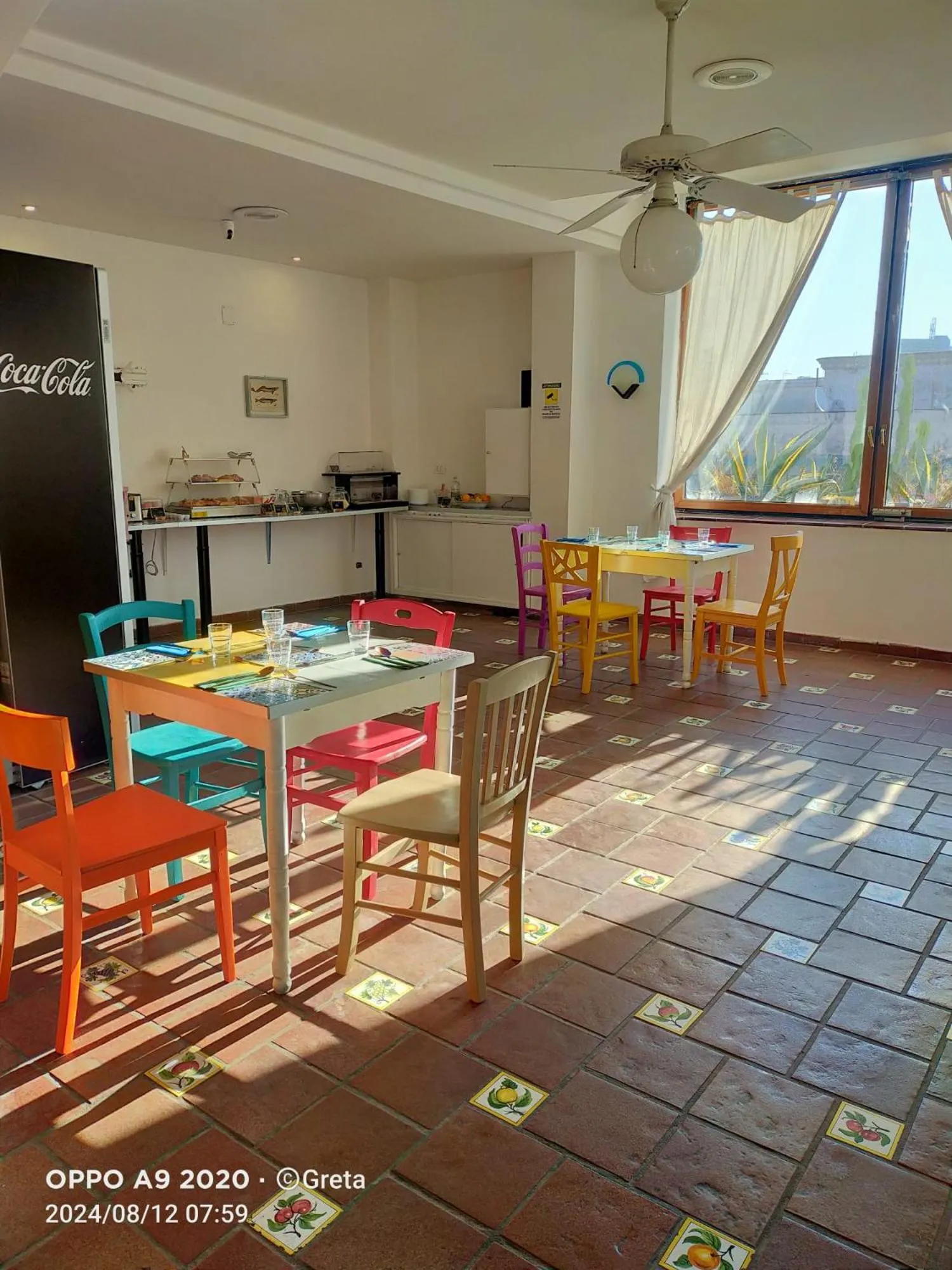 Restaurant/places to eat in Jazz Hotel