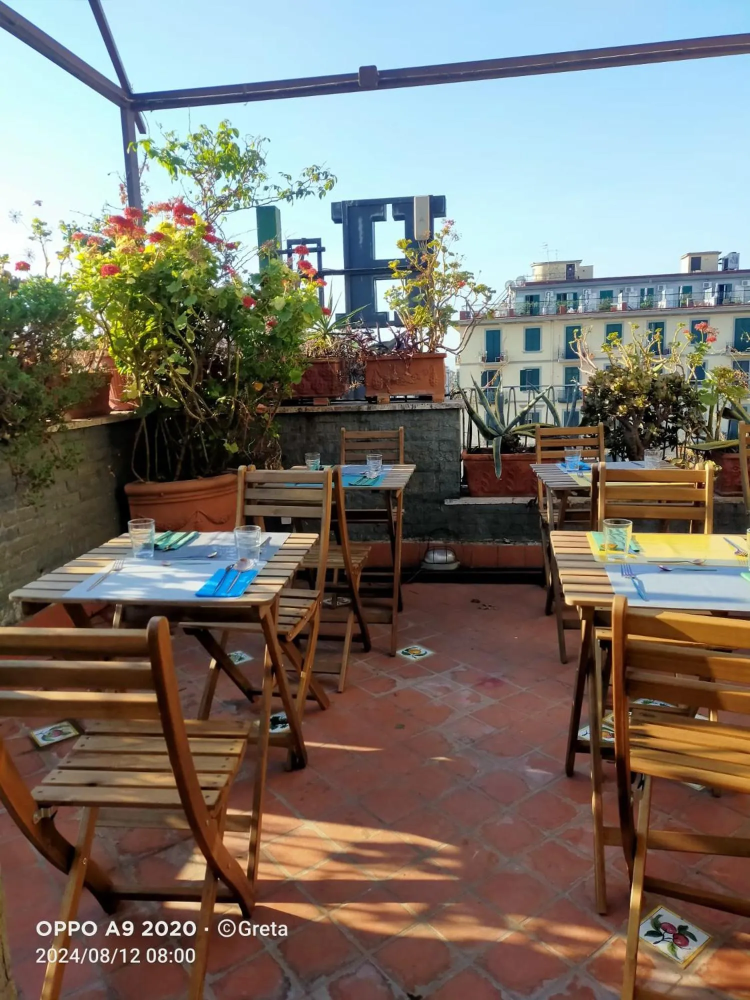 Restaurant/places to eat in Jazz Hotel