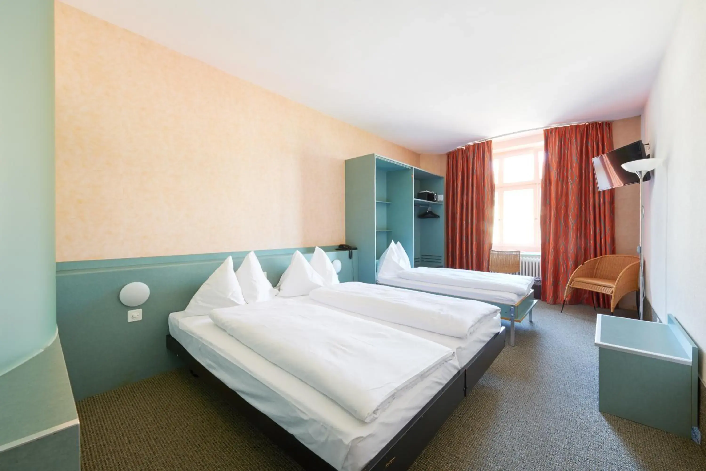 Comfort Quadruple Room in Hotel City am Bahnhof Comfort Quadruple Room in Hotel City am Bahnhof