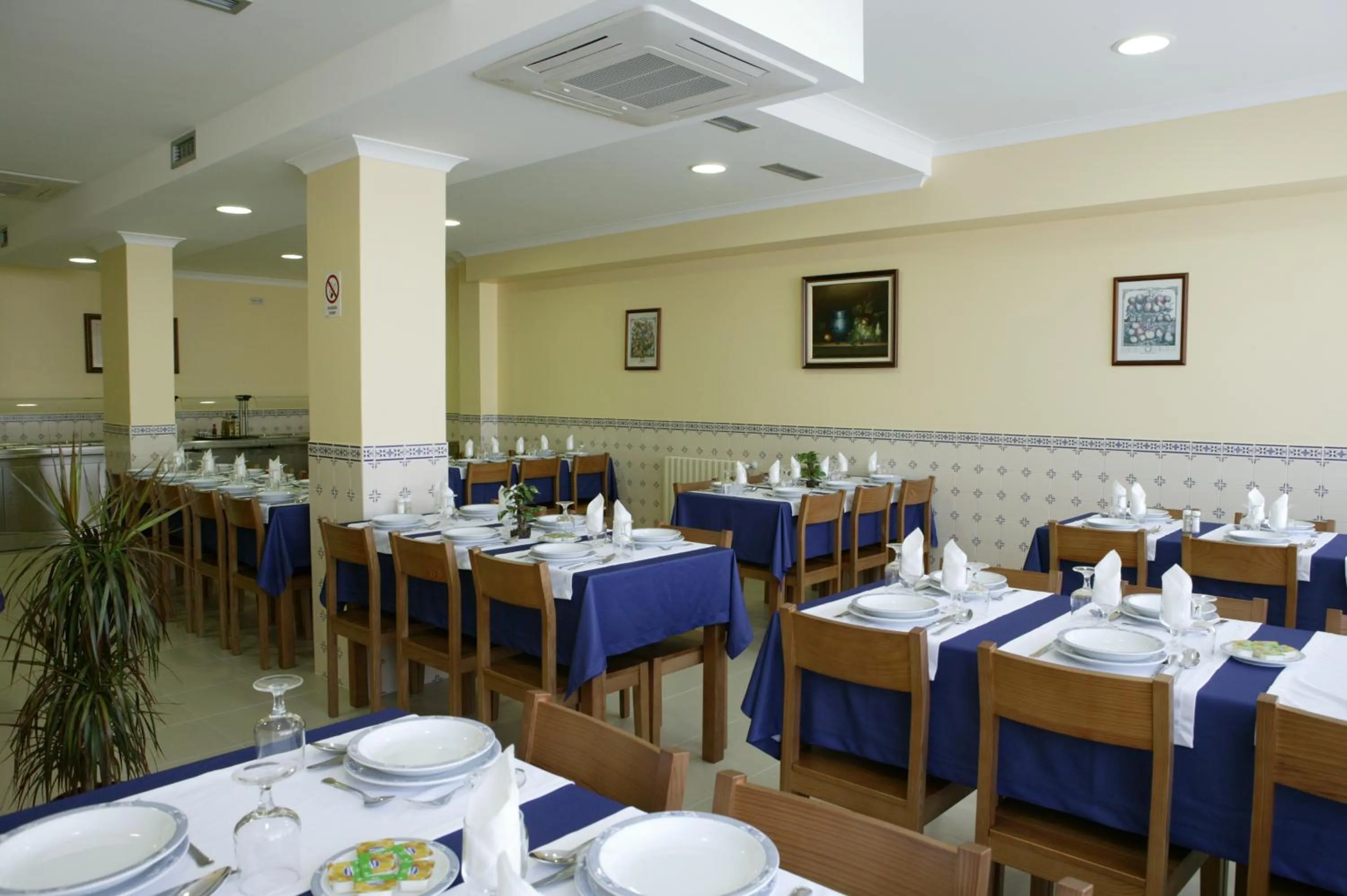 Restaurant/places to eat in Ribeiro Hotel