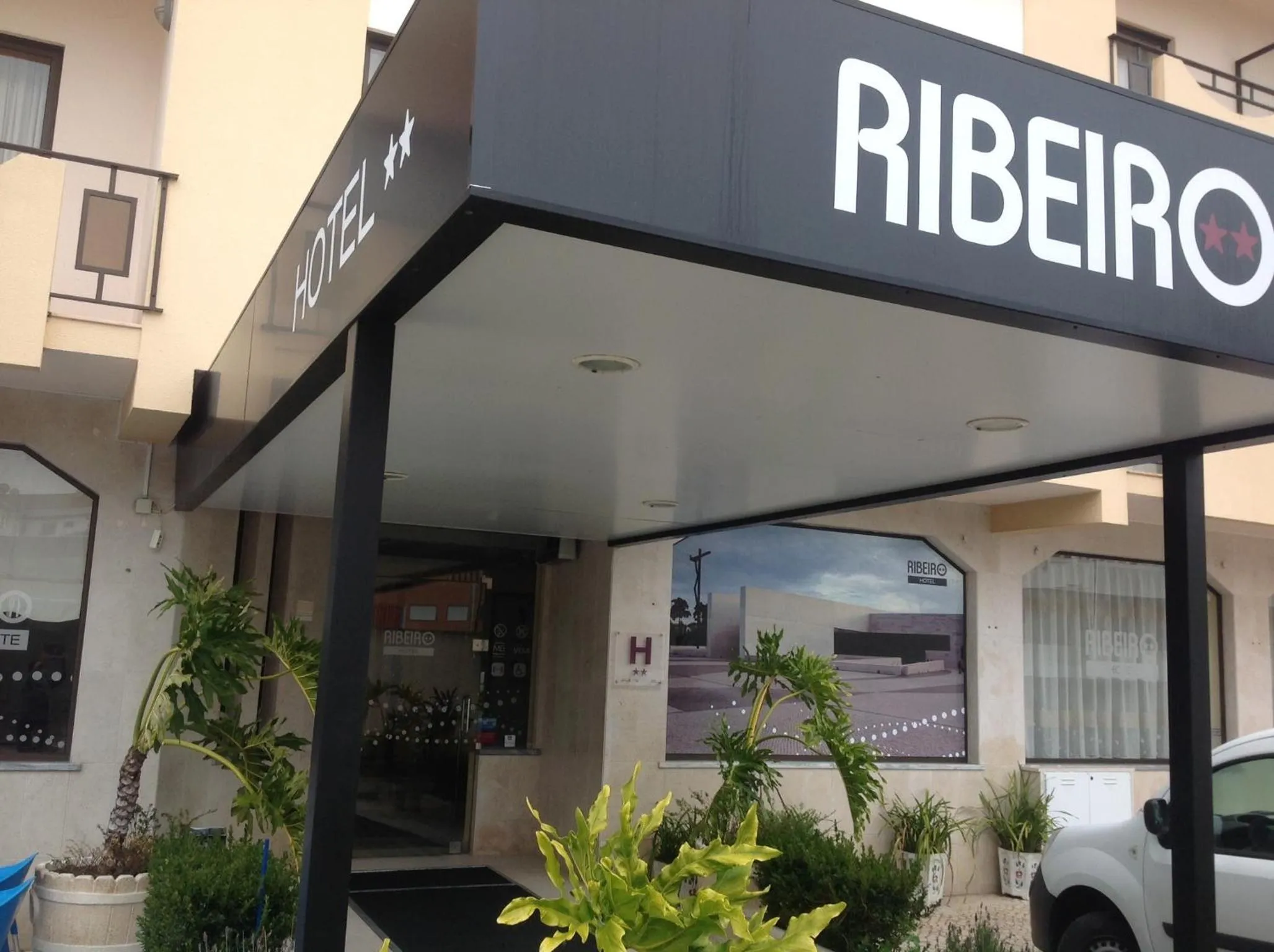 Facade/entrance in Ribeiro Hotel