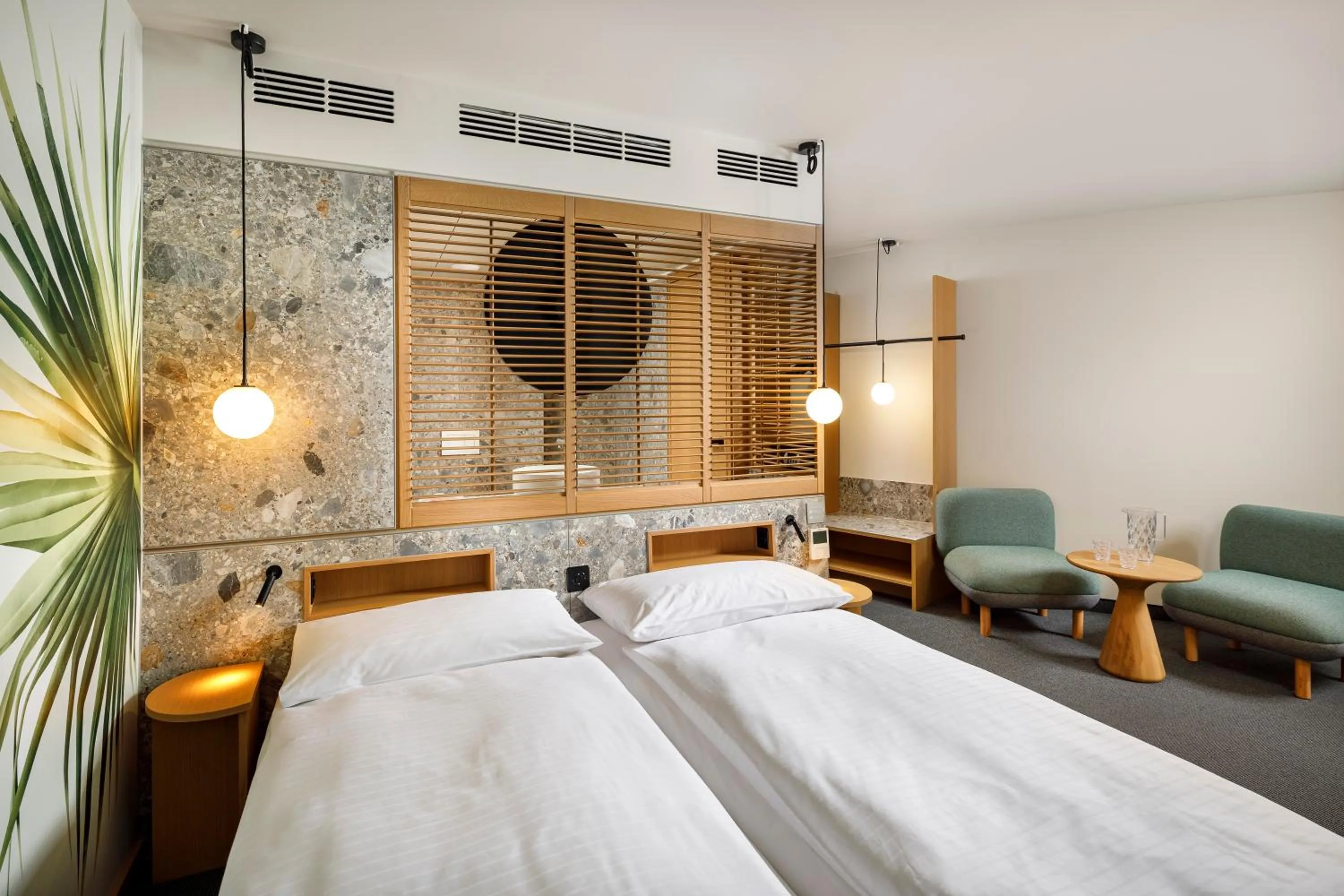 Bed in Palmiers by Fassbind