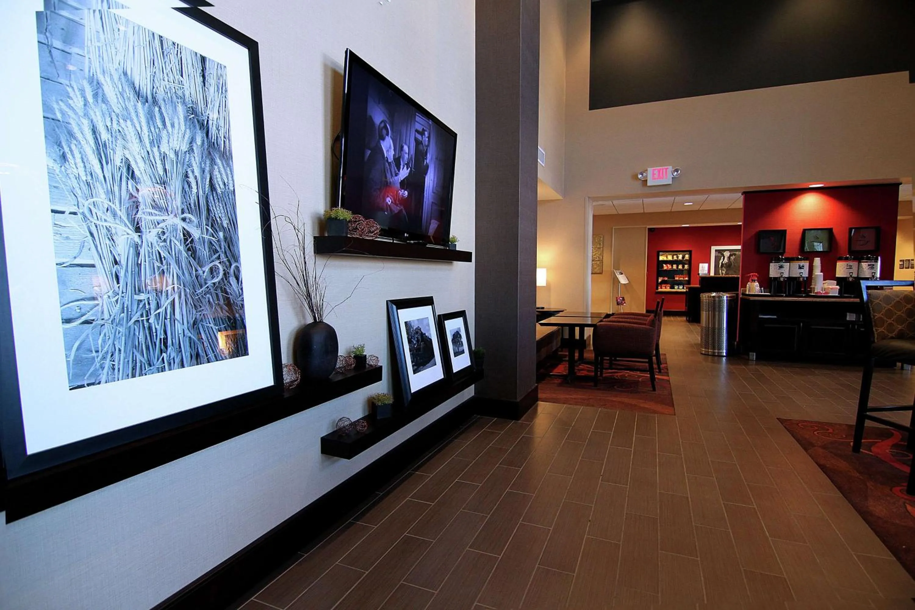 Lobby or reception in Hampton Inn & Suites Grand Forks